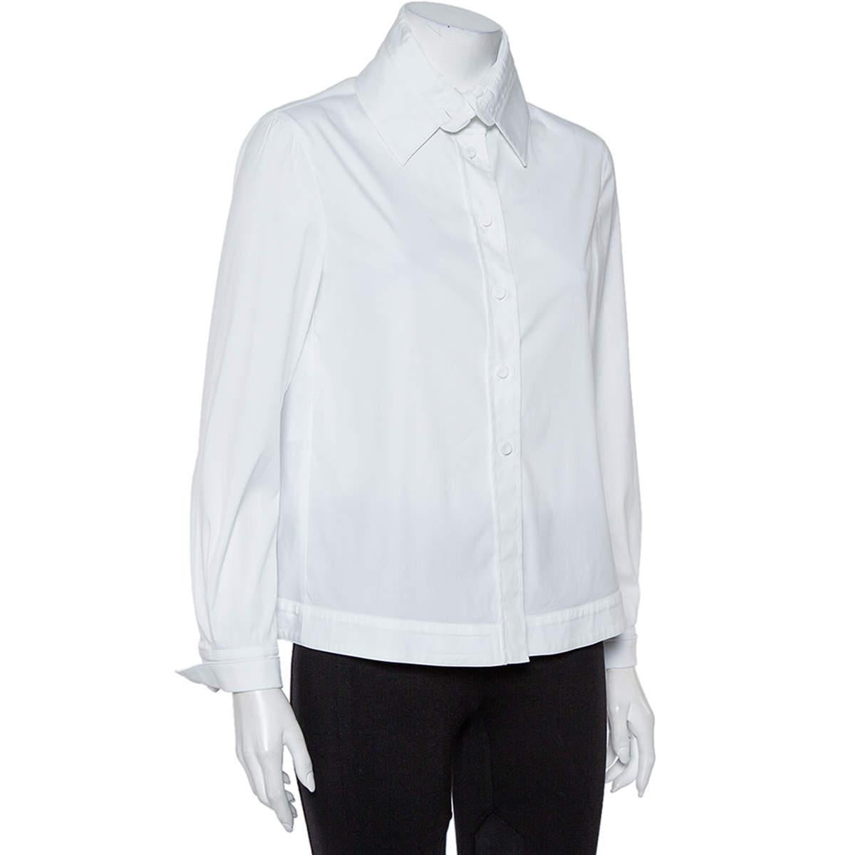 Alliant simplicité et sophistication, cette chemise Emporio Armani boxy vous aidera à projeter un look raffiné. Il est réalisé en coton mélangé et présente un col allongé, des fermetures à boutons sur le devant et des manches longues. Il sera