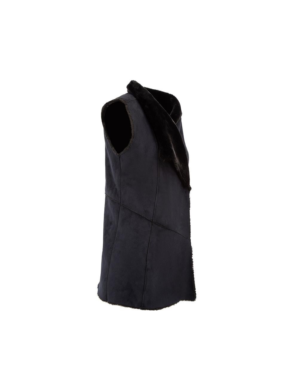 CONDITION is Very good. Minimal wear to gilet is evident. Minimal wear to the suede exterior on this used Armani Jeans designer resale item. 



Details


Navy

Faux suede

hip length gilet

Double breasted with snap buttons

Sleeveless

Faux fur