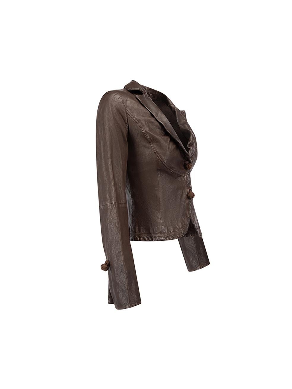 CONDITION is Very good. Minimal wear to jacket is evident. Minimal wear to bottom-left button with loosening of thread on this used Emporio Armani designer resale item. 



Details


Brown

Leather

Fitted jacket

Knot buttons accent

Single