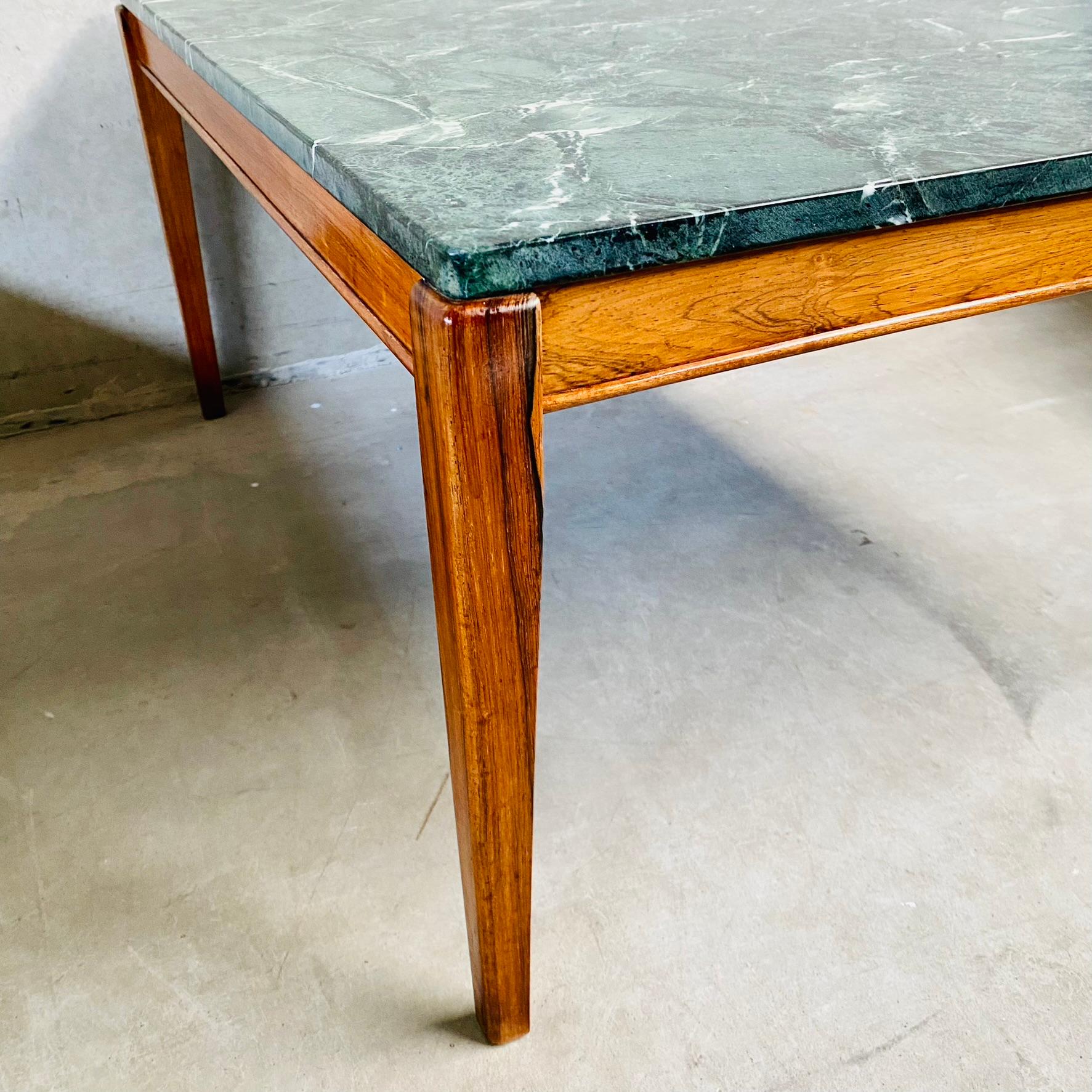Empress Green Marble Coffee Table with Italian Wallnut Frame, Italy, 1970 In Good Condition For Sale In DE MEERN, NL