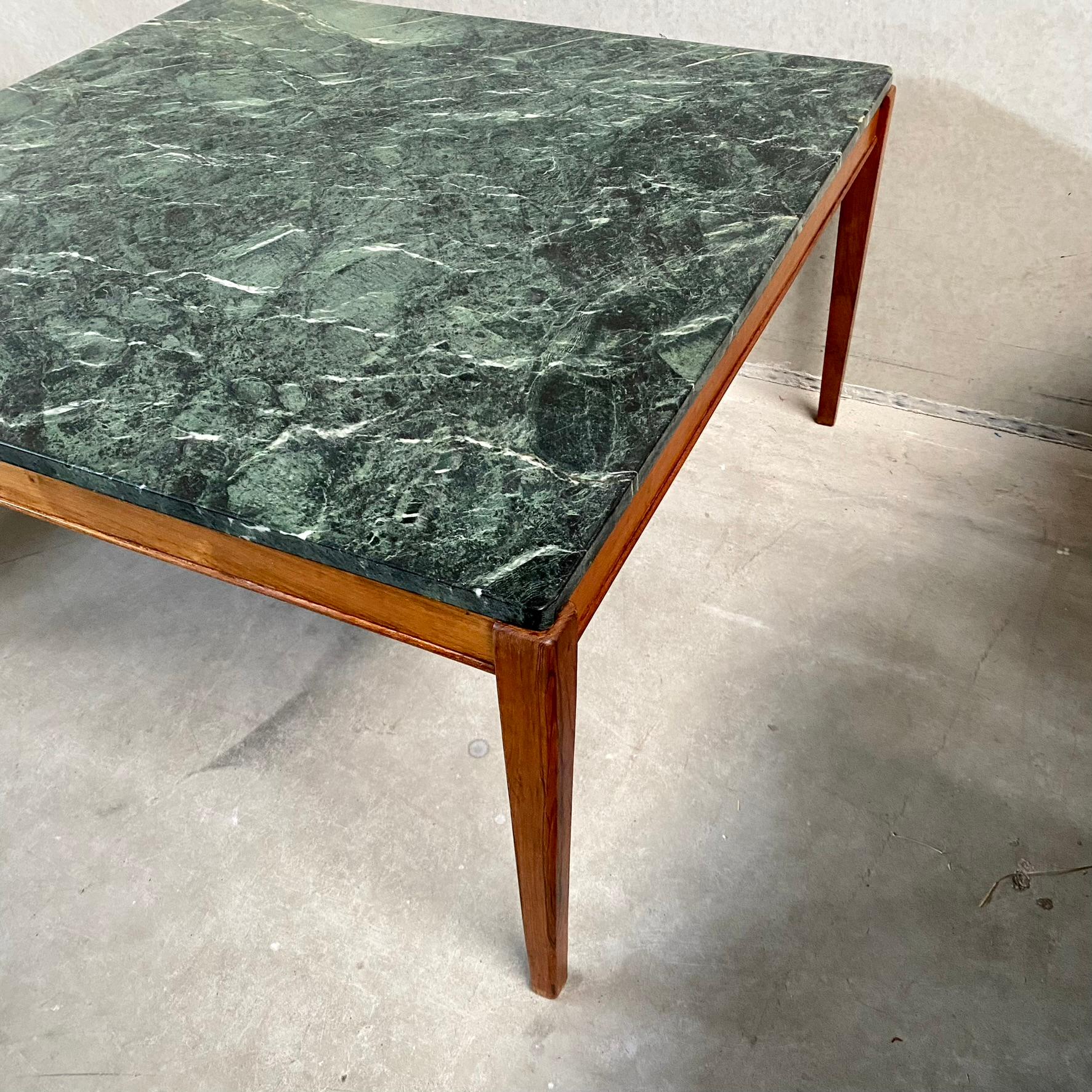 Empress Green Marble Coffee Table with Italian Wallnut Frame, Italy, 1970 For Sale 2