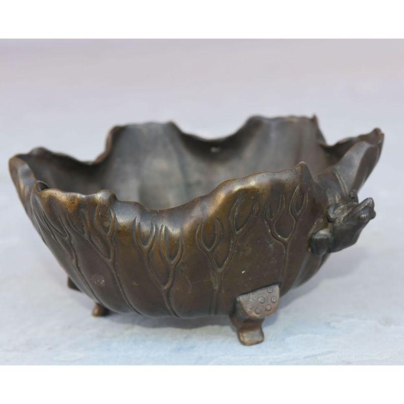 Empty Tasche aus japanischer Bronze mit Froschmuster im Angebot 1