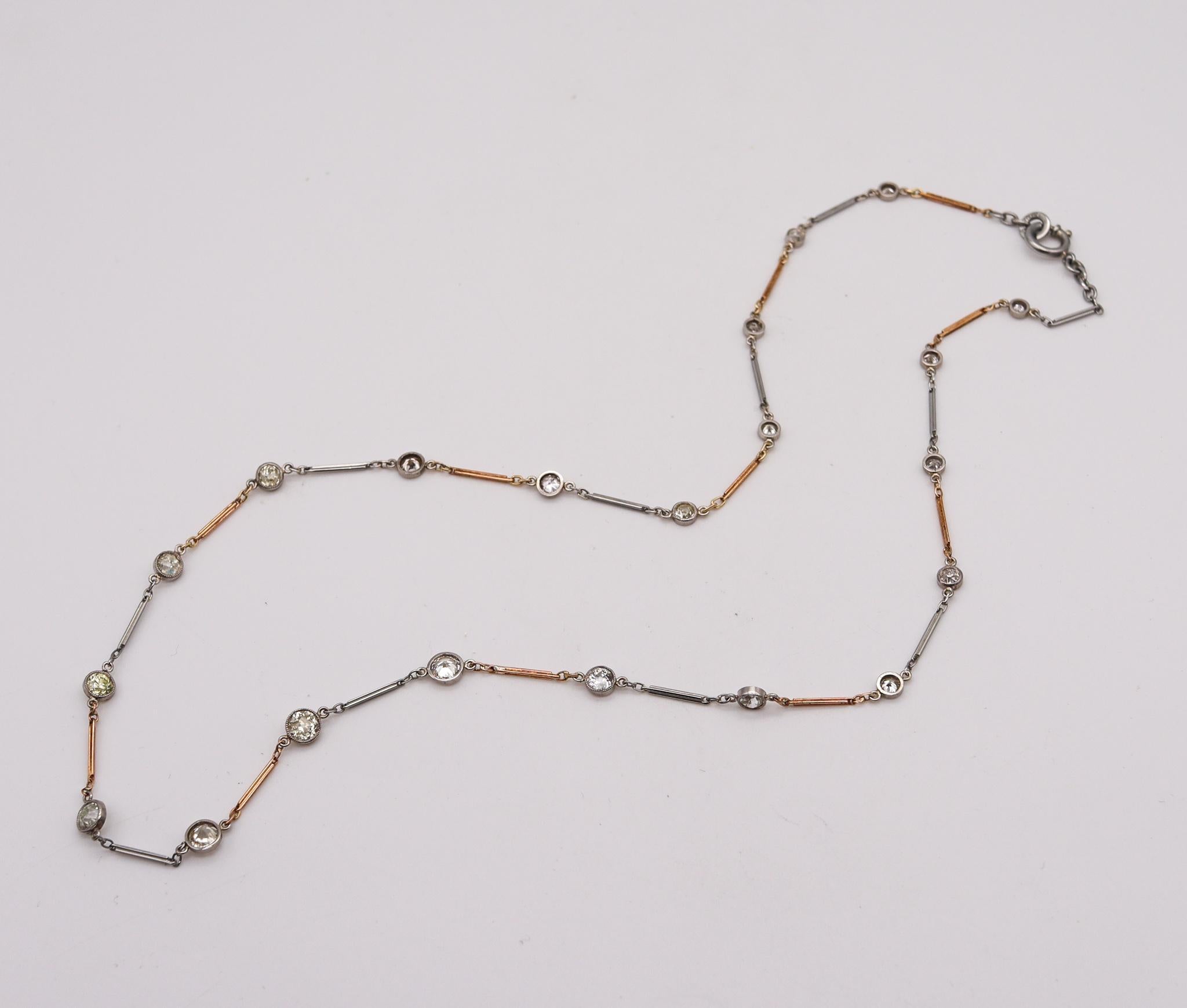 Ein Art-Déco-Halsband mit Diamanten, entworfen von Emrich & Schorsch Co.

Wunderschönes und seltenes Schmuckstück, hergestellt in New York City von der Schmuckfirma  Emrich & Schorsch, in den 1920er Jahren. Dieses außergewöhnliche Stück wurde in der