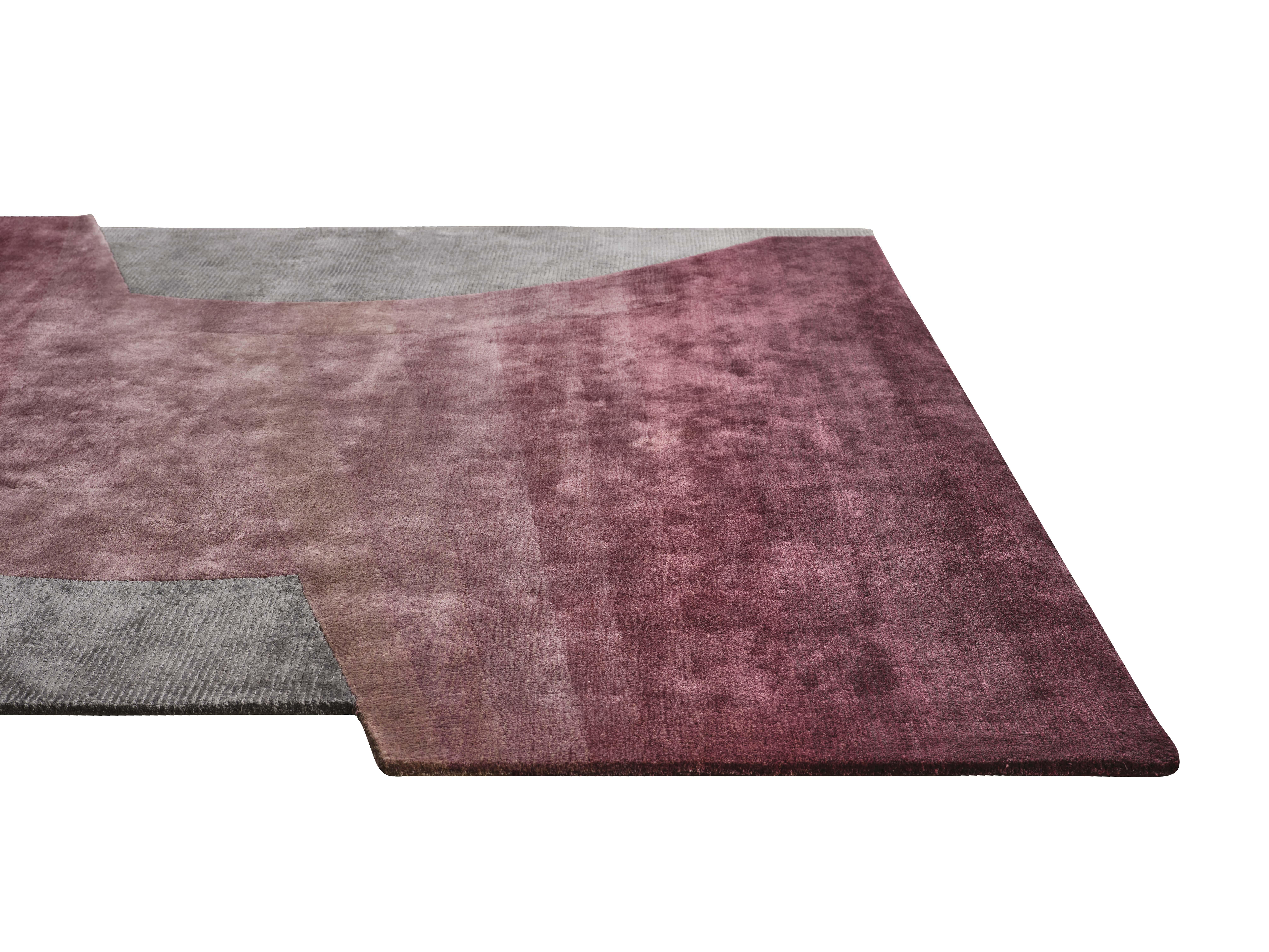 Hand-Crafted EMRYS Hand Tufted Modern Shaped Silk Rug in Mauve Colour by Hands For Sale