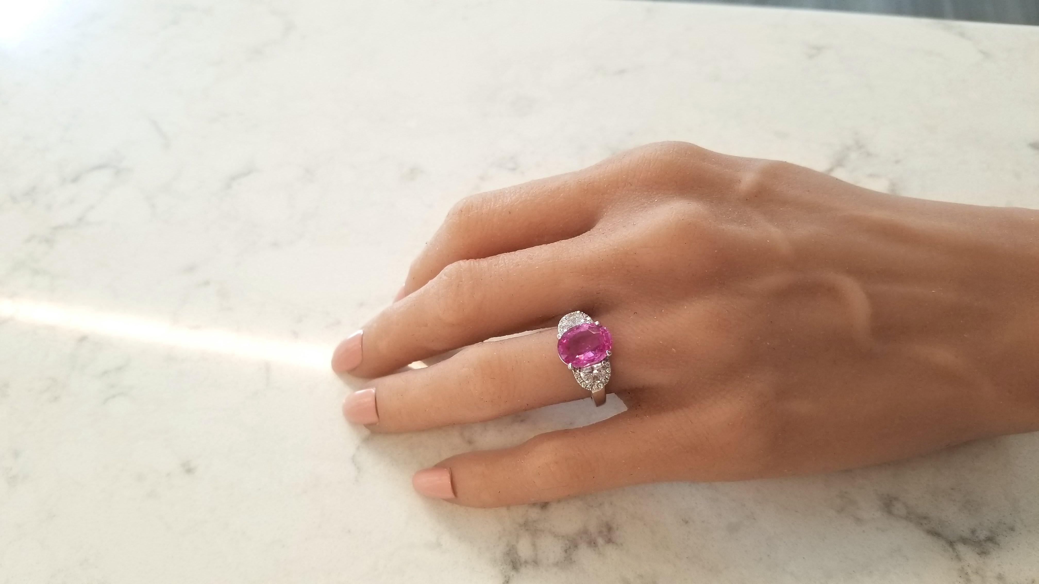 Women's Emteem Certified 3.75 Carat Oval Pink Sapphire & Diamond Cocktail Ring In 18K