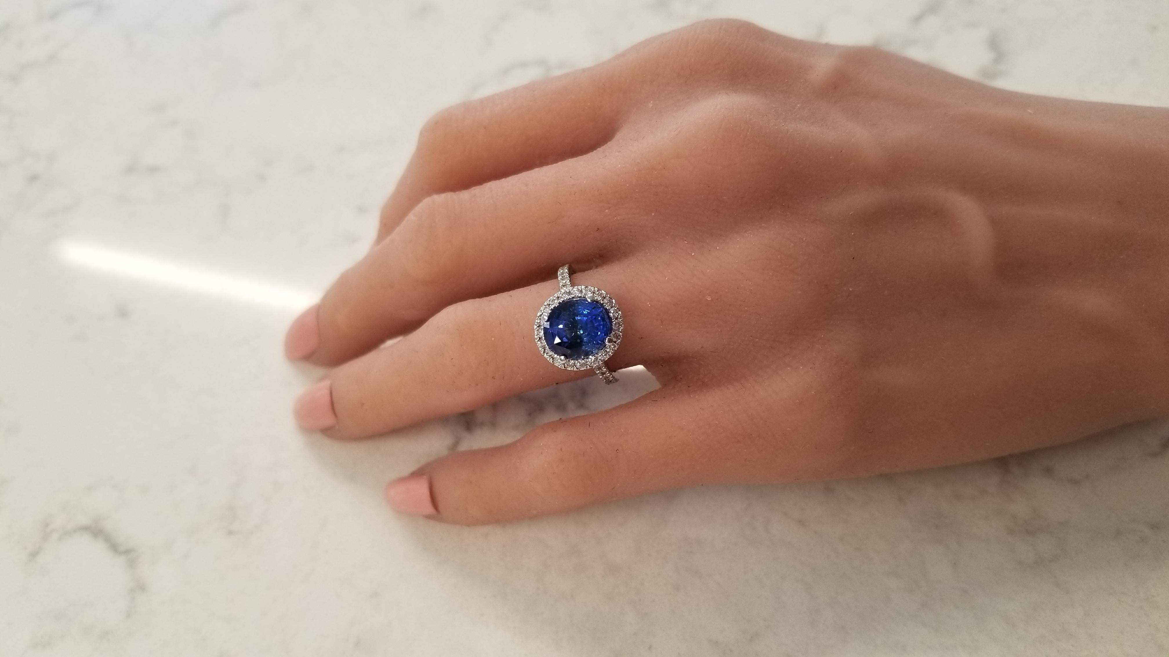 Round Cut Emteem Lab Certified Blue Sapphire and Diamond Cocktail Ring in 18 Karat Gold
