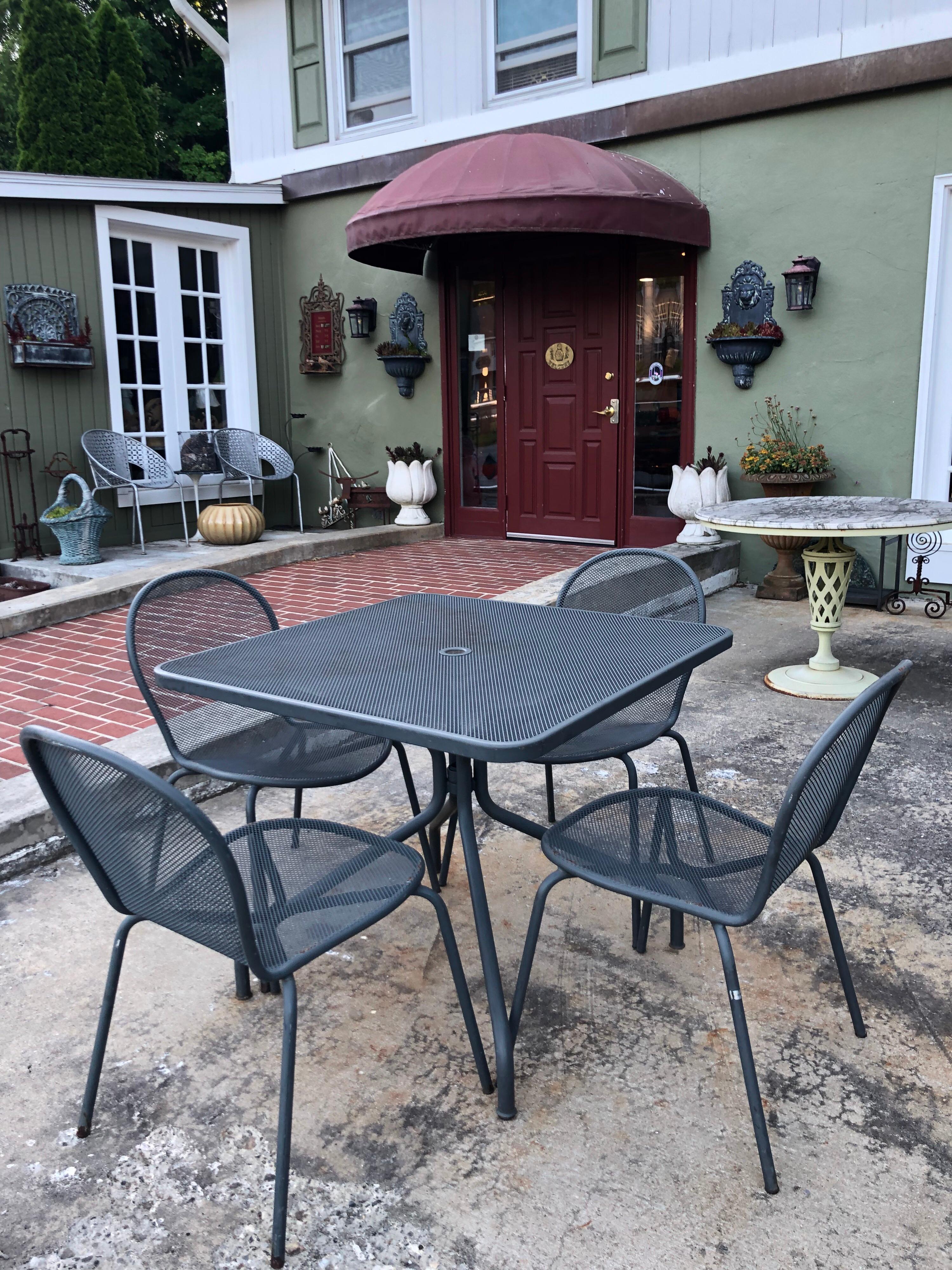 EMU Italian modern Patio set in gray. Sturdy and Minimalist in design. Square table with umbrella hole.
Perfect for a terrace apartment in the City.