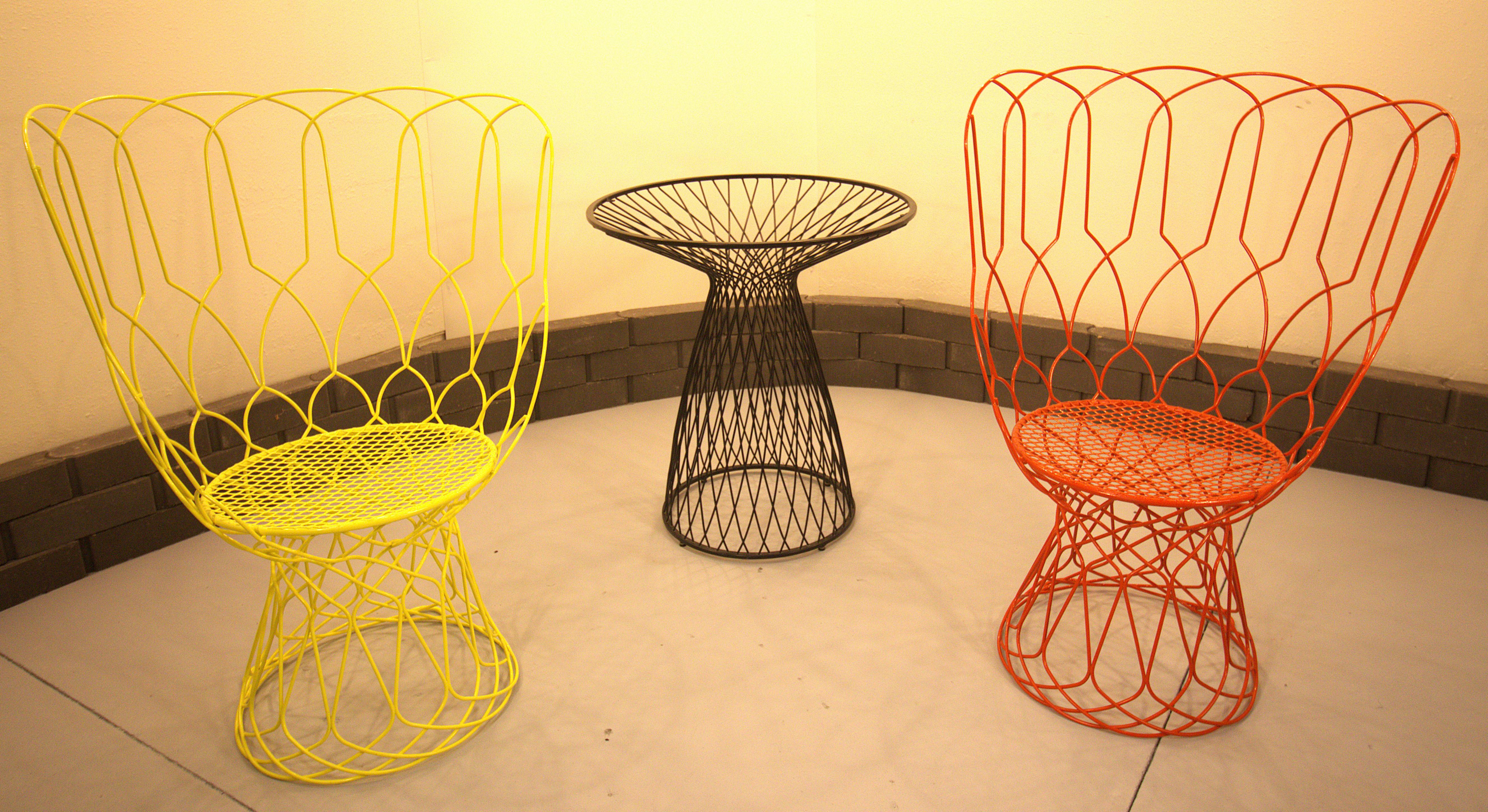 Moderno Emu Re-trouvé Collection by Patricia Urquiola Two Chairs and Table in vendita