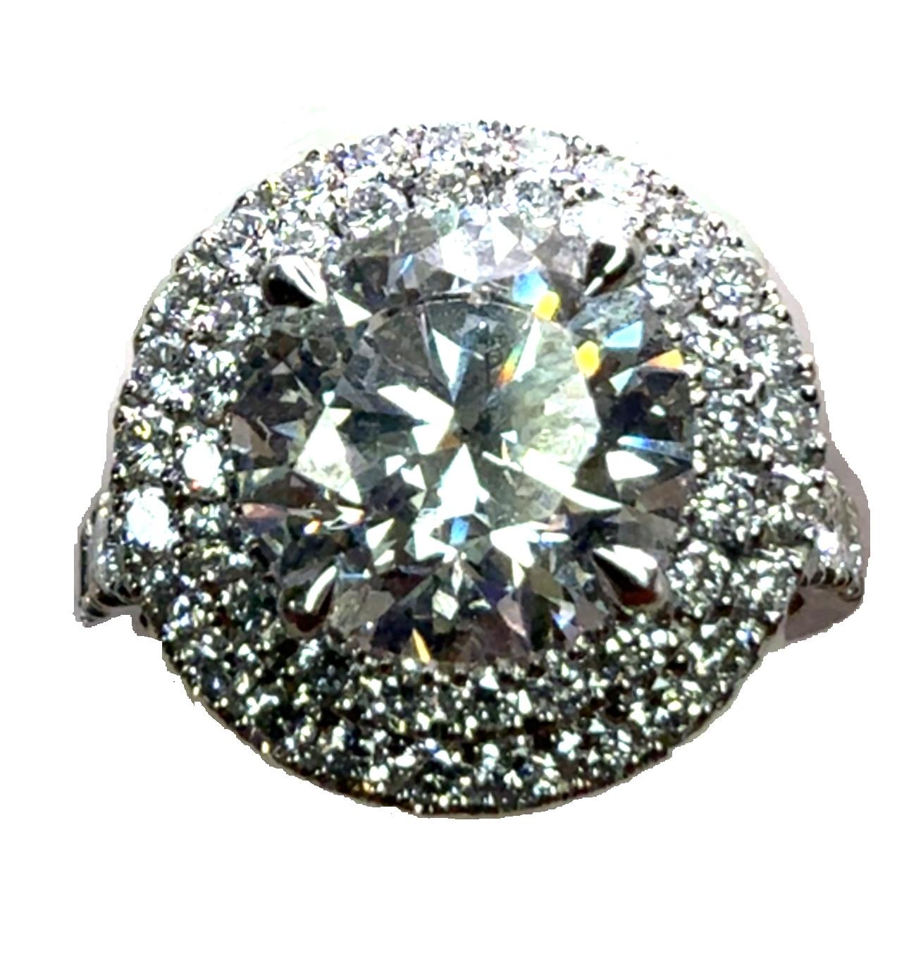 Bague de fiançailles Elegant lab grown round diamond center
Métal : Platine
Informations sur le diamant : Diamant rond de laboratoire E-VS2 EX, EX, EX
                        Lab - 65 diamants de laboratoire ronds et brillants .73pt E-F VS
Poids