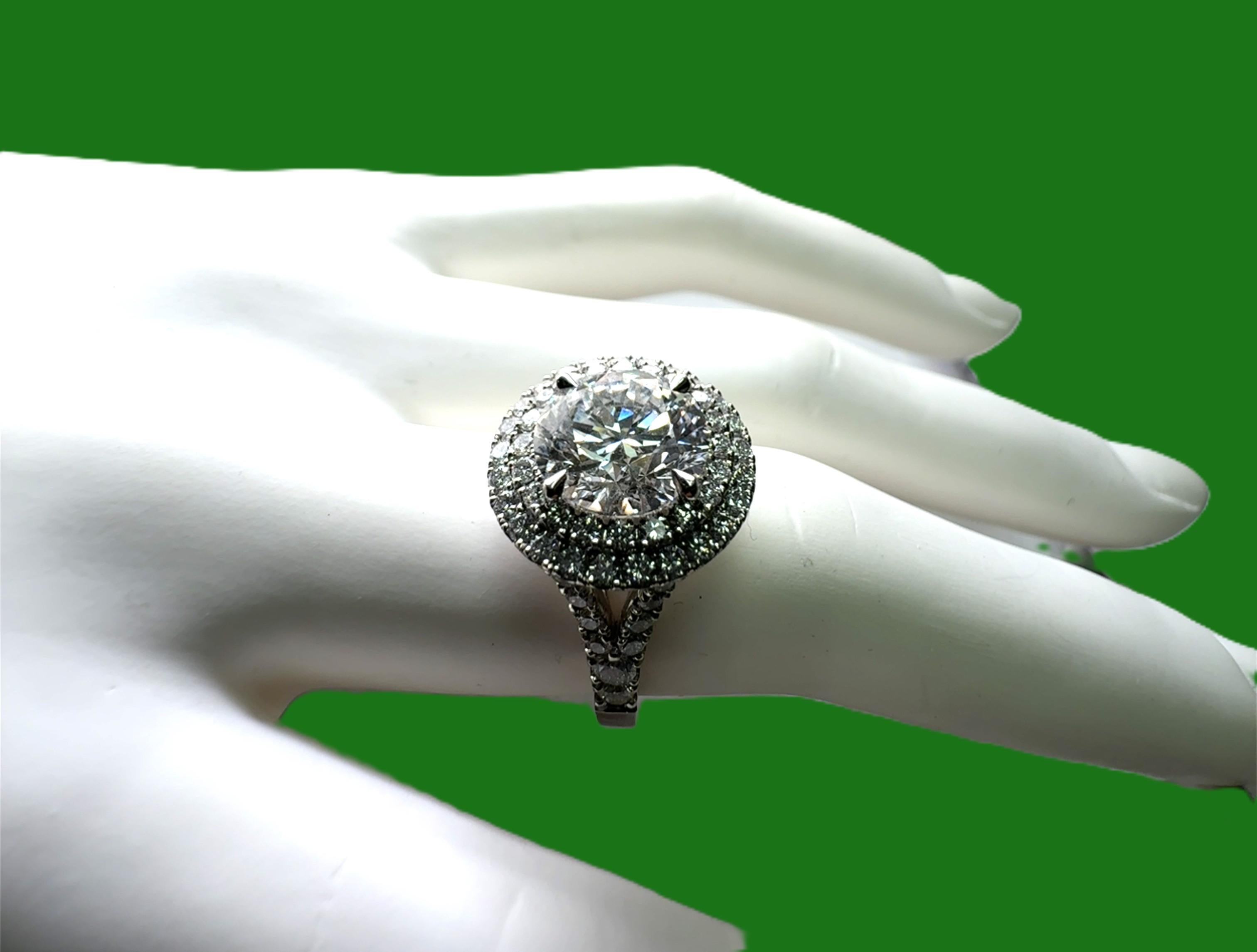 EN-RPLA - Élégante bague de fiançailles en platine avec diamant rond cultivé en laboratoire au centre Neuf - En vente à New York, NY