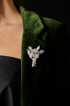 En Tremblant - A 10.55ct Diamond Flower Brooch, circa 1960.