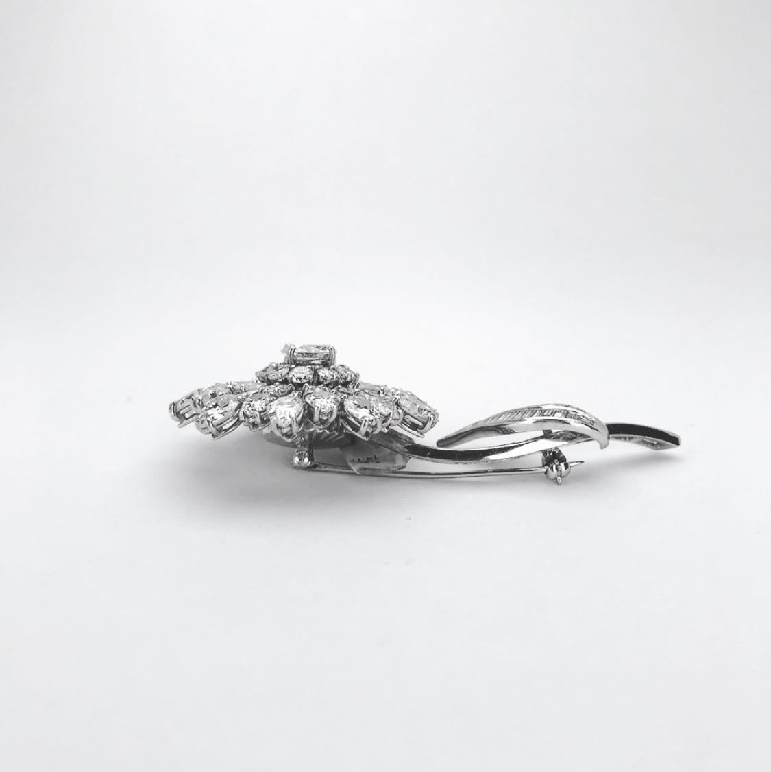 En Tremblant Platinum 16.00 Carat Diamond Flower Brooch In Excellent Condition For Sale In New York, NY