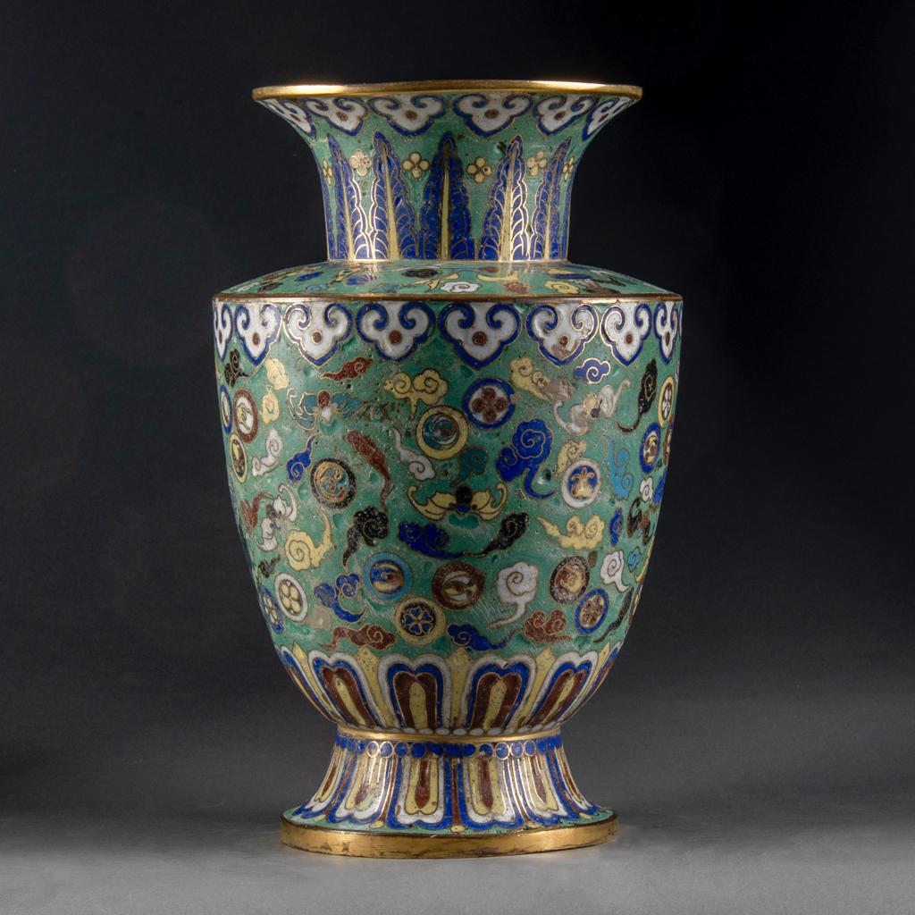 Exportation chinoise Vase en métal cloisonné émaillé Chine - Fin du 19ème siècle en vente