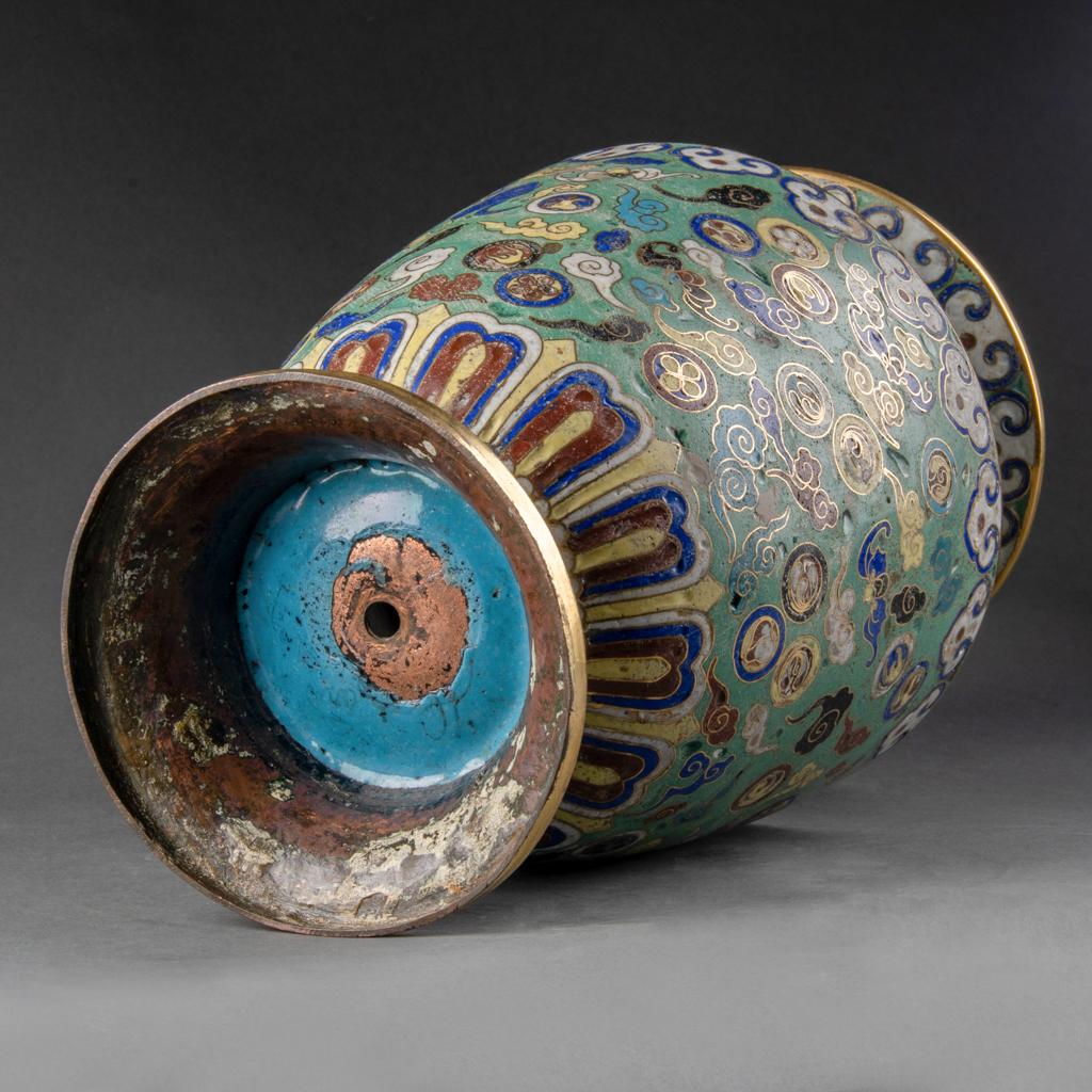 Français Vase en métal cloisonné émaillé Chine - Fin du 19ème siècle en vente