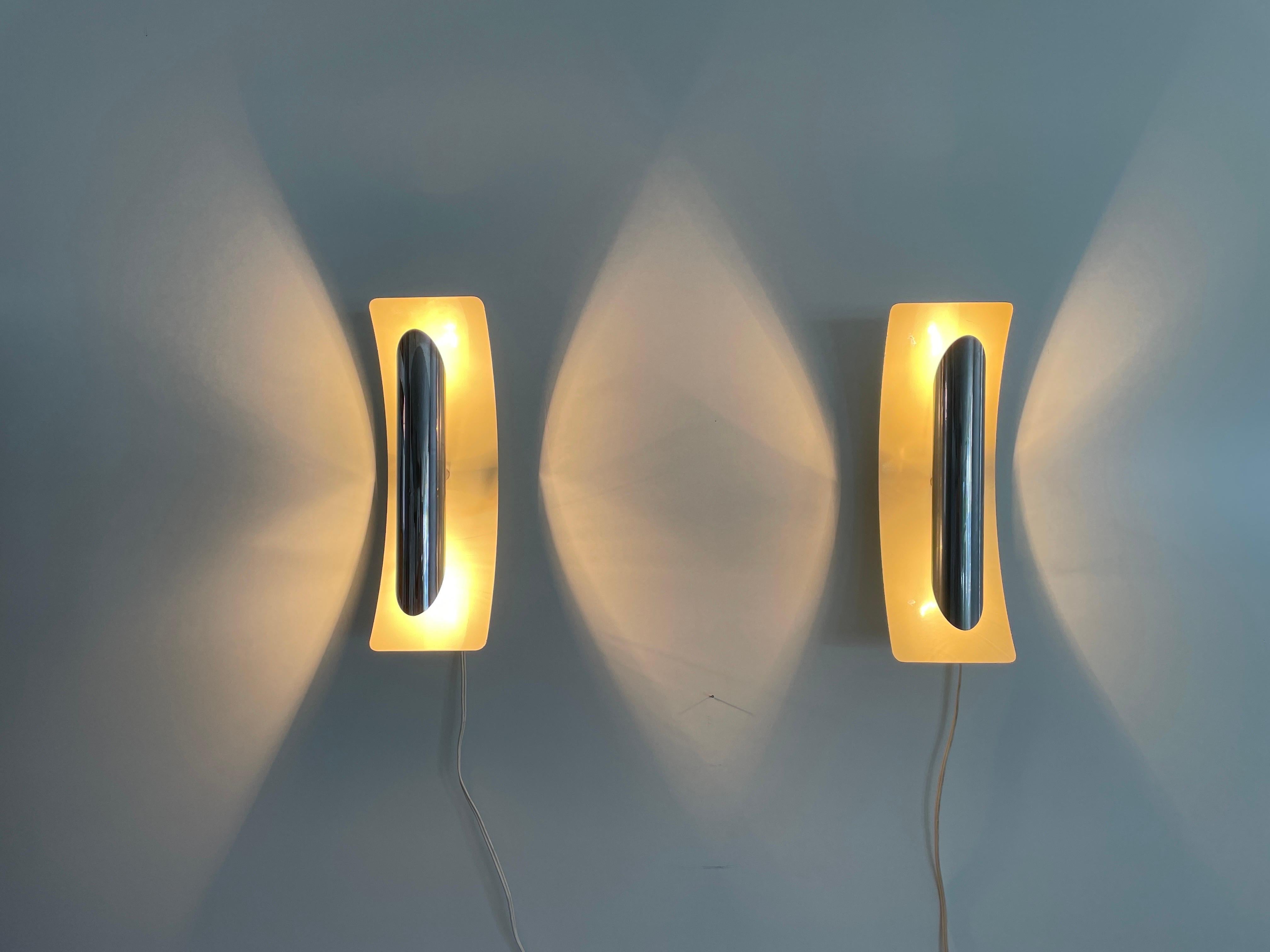 Enamaled Metal and Chrome Head Pair of Wall Lamps by Reggiani, 1960s, Italy For Sale 3