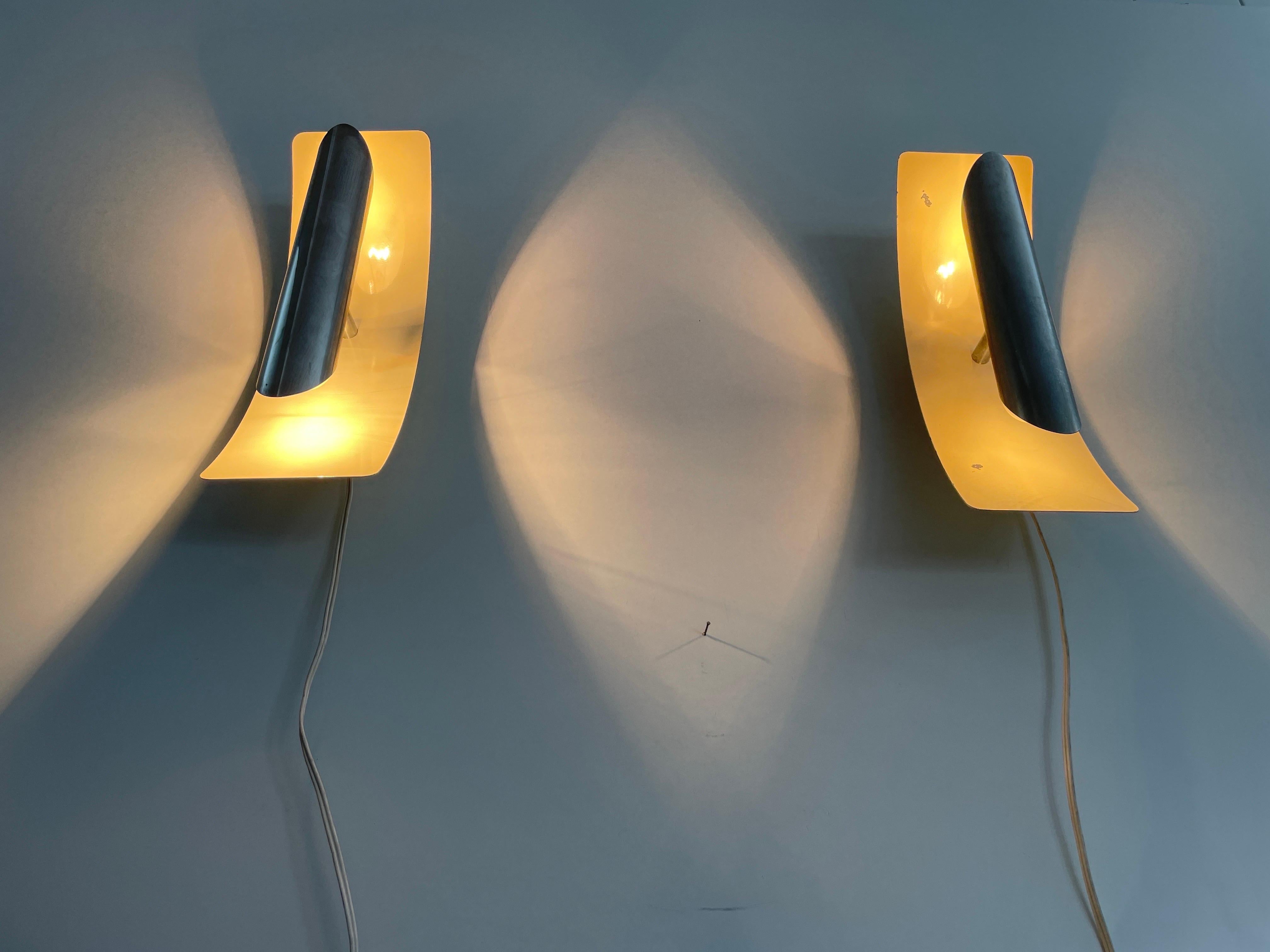 Enamaled Metal and Chrome Head Pair of Wall Lamps by Reggiani, 1960s, Italy For Sale 5