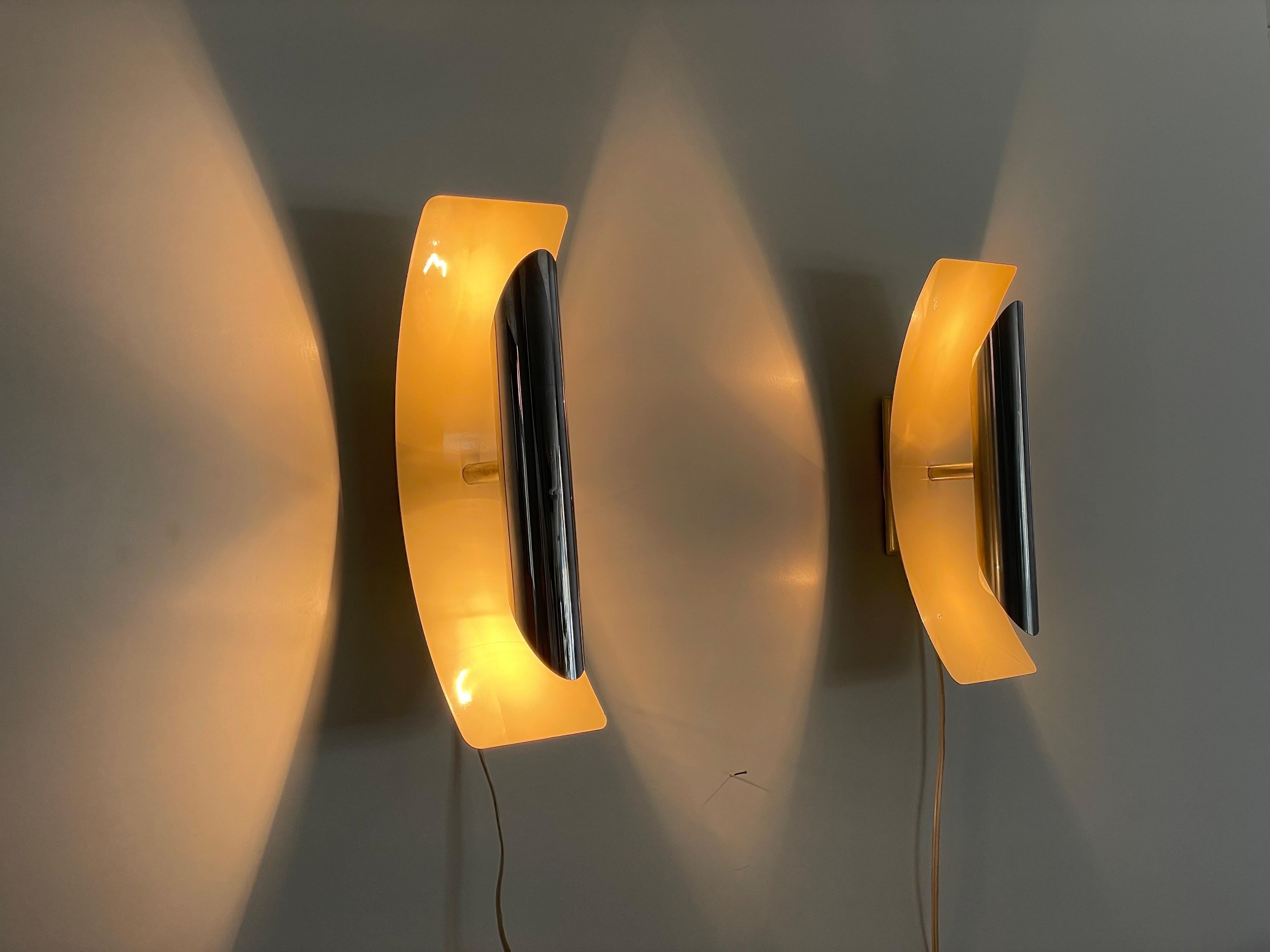 Enamaled Metal and Chrome Head Pair of Wall Lamps by Reggiani, 1960s, Italy For Sale 6