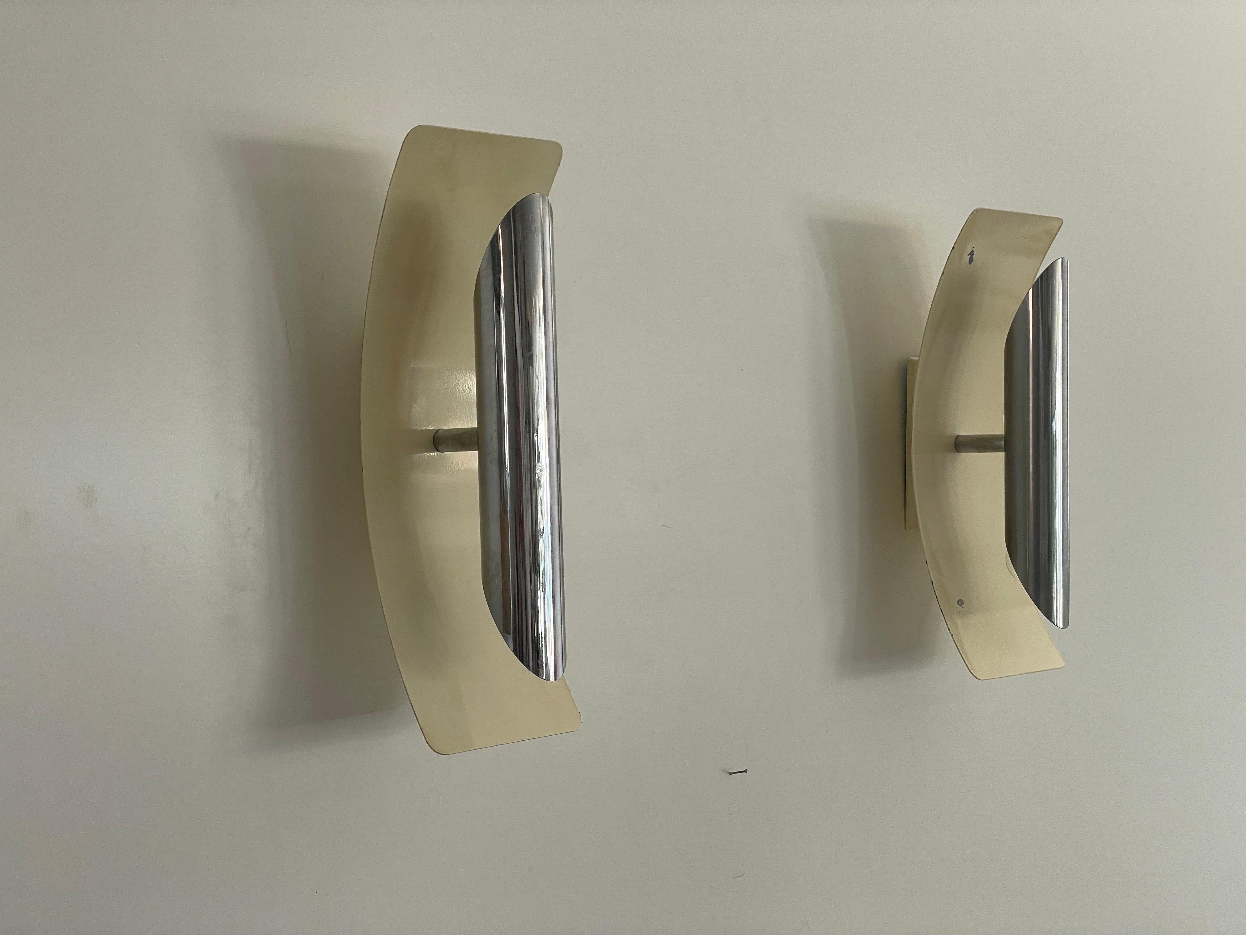 Mid-Century Modern Enamaled Metal and Chrome Head Pair of Wall Lamps by Reggiani, 1960s, Italy For Sale