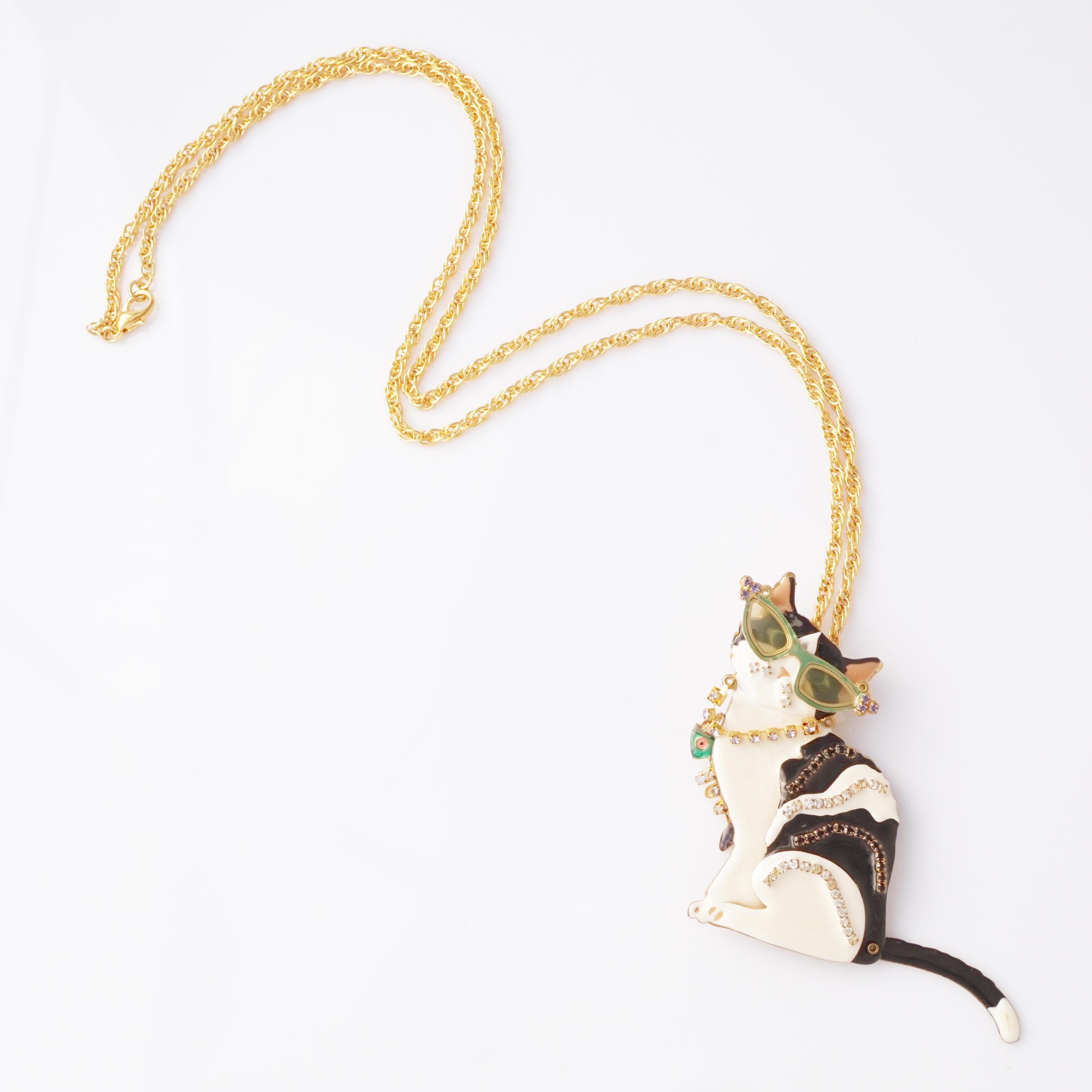 - Vintage item

- Collectible costume jewelry piece from the '90s

- 3