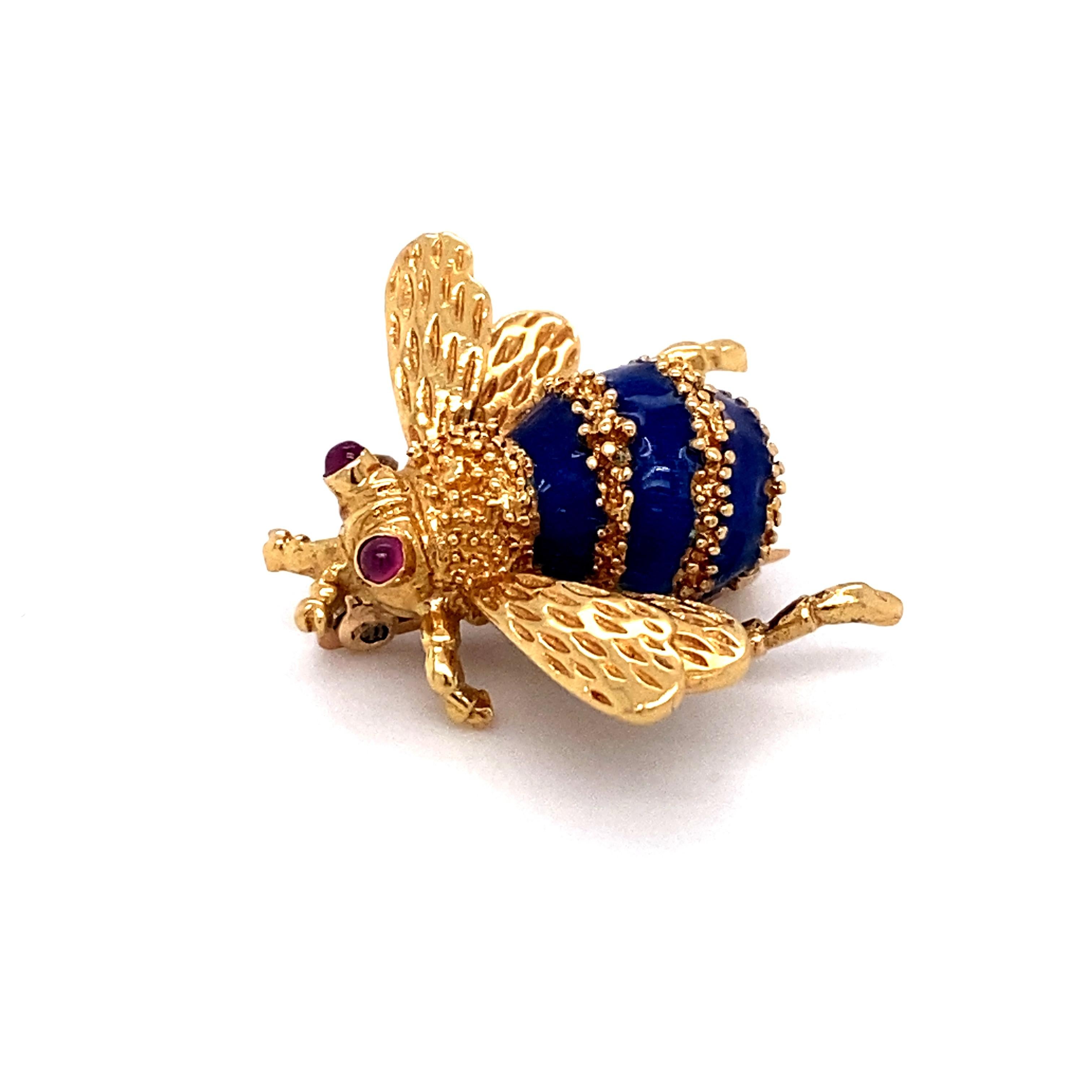 Enamel and Cabochon Ruby Bee Brooch in 18 Karat Gold In Excellent Condition For Sale In Atlanta, GA