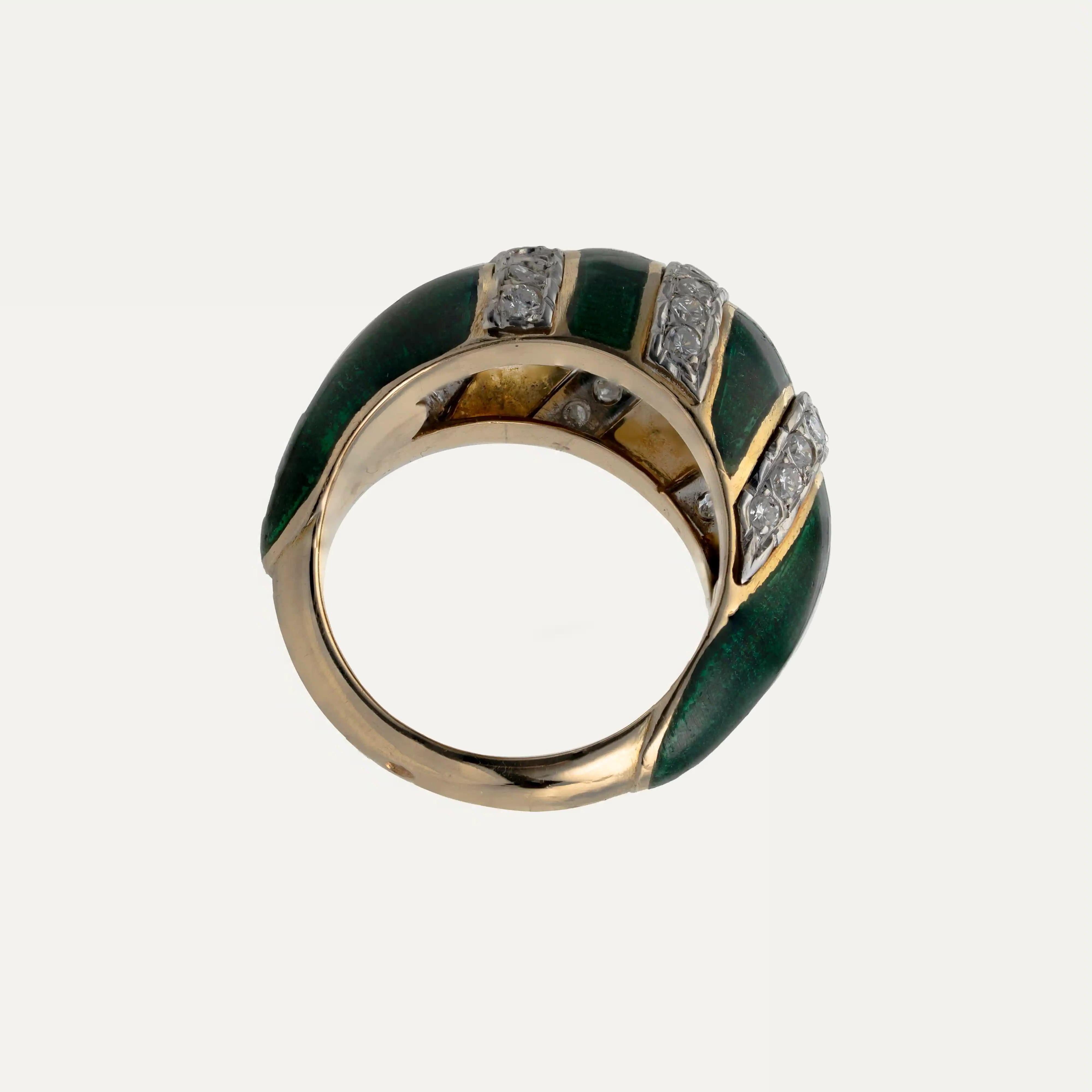 Anello in oro con smalto e diamanti in vendita 1