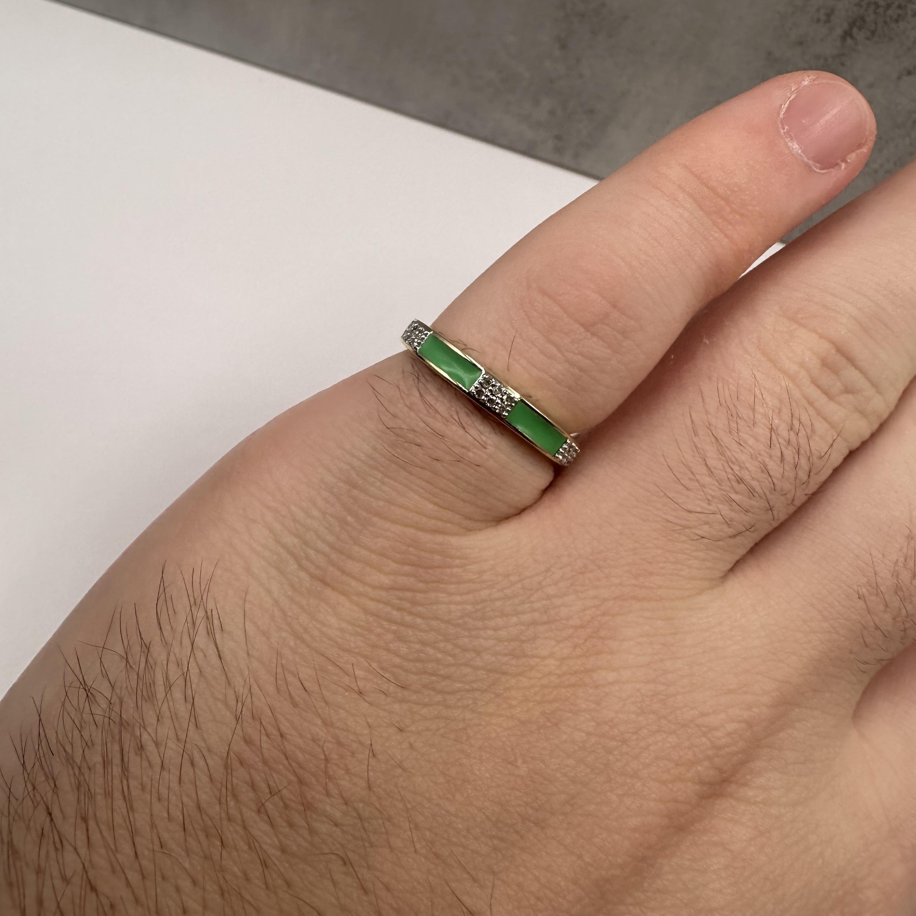 Single Cut Enamel and Diamond Ring in 14kt Yellow Gold – 0.10ctw Diamonds & Green Enamel For Sale