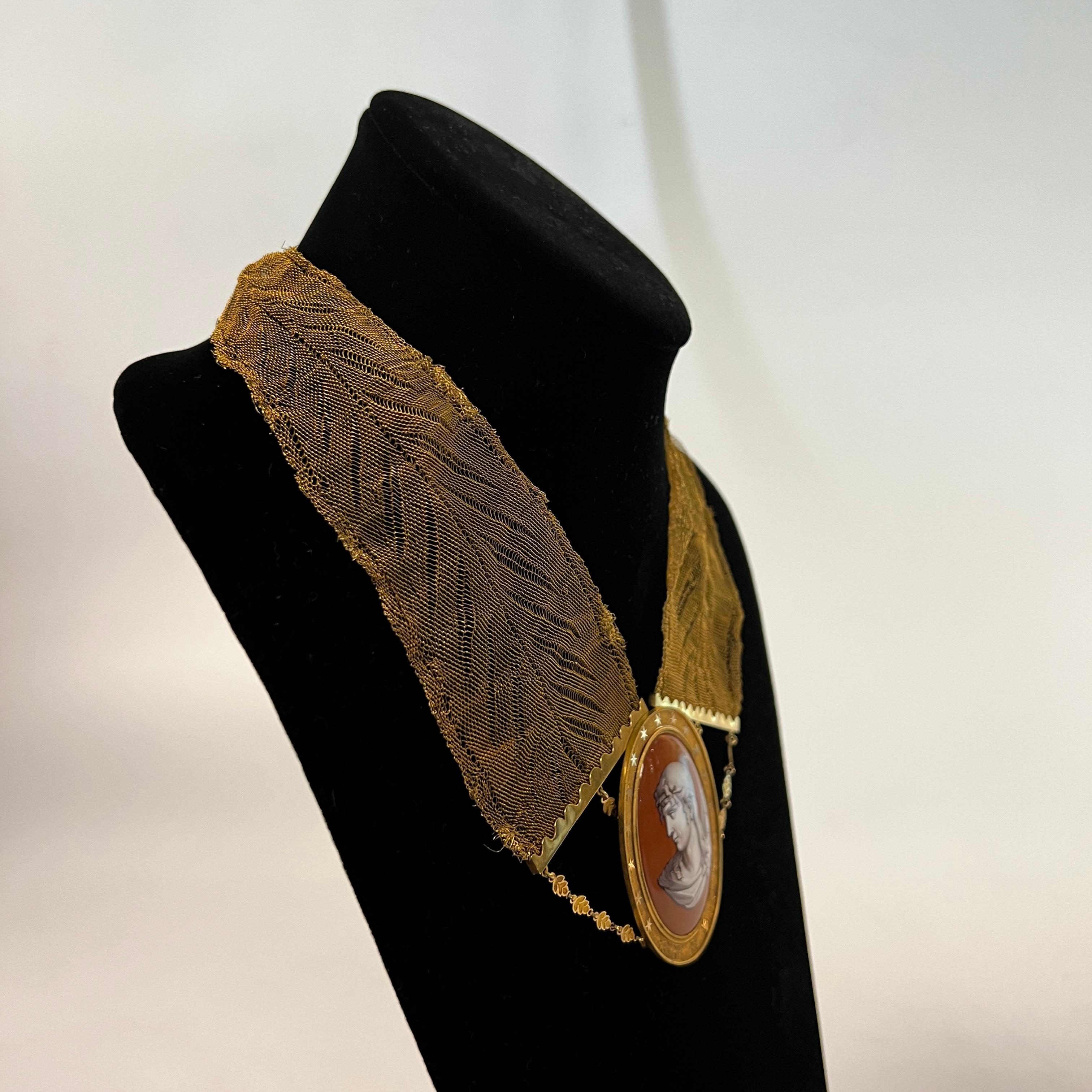 Collier camée en émail et bronze doré représentant la déesse Artemis/Diana en vente 1
