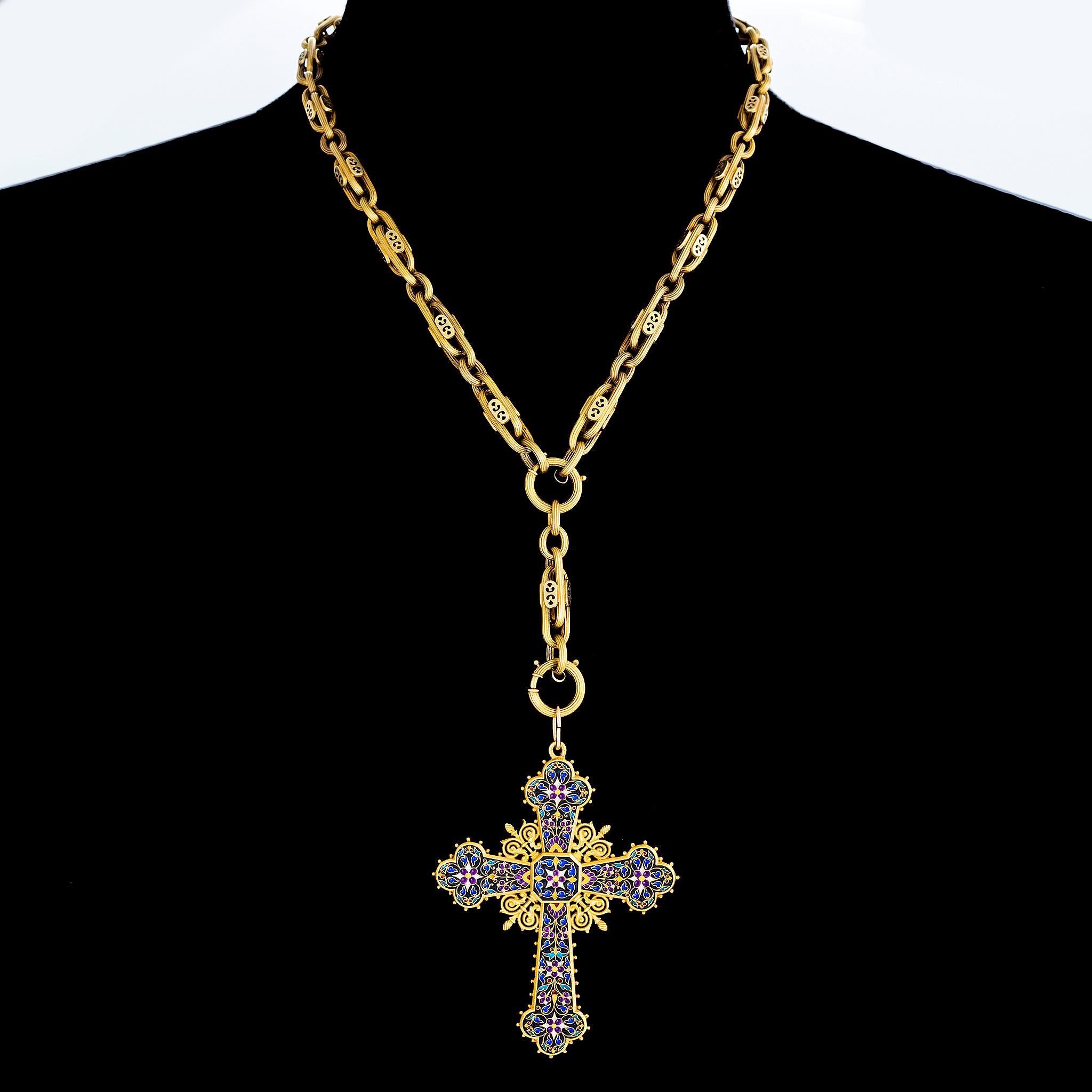 Collier pendentif croix en émail et or Excellent état - En vente à New York, NY