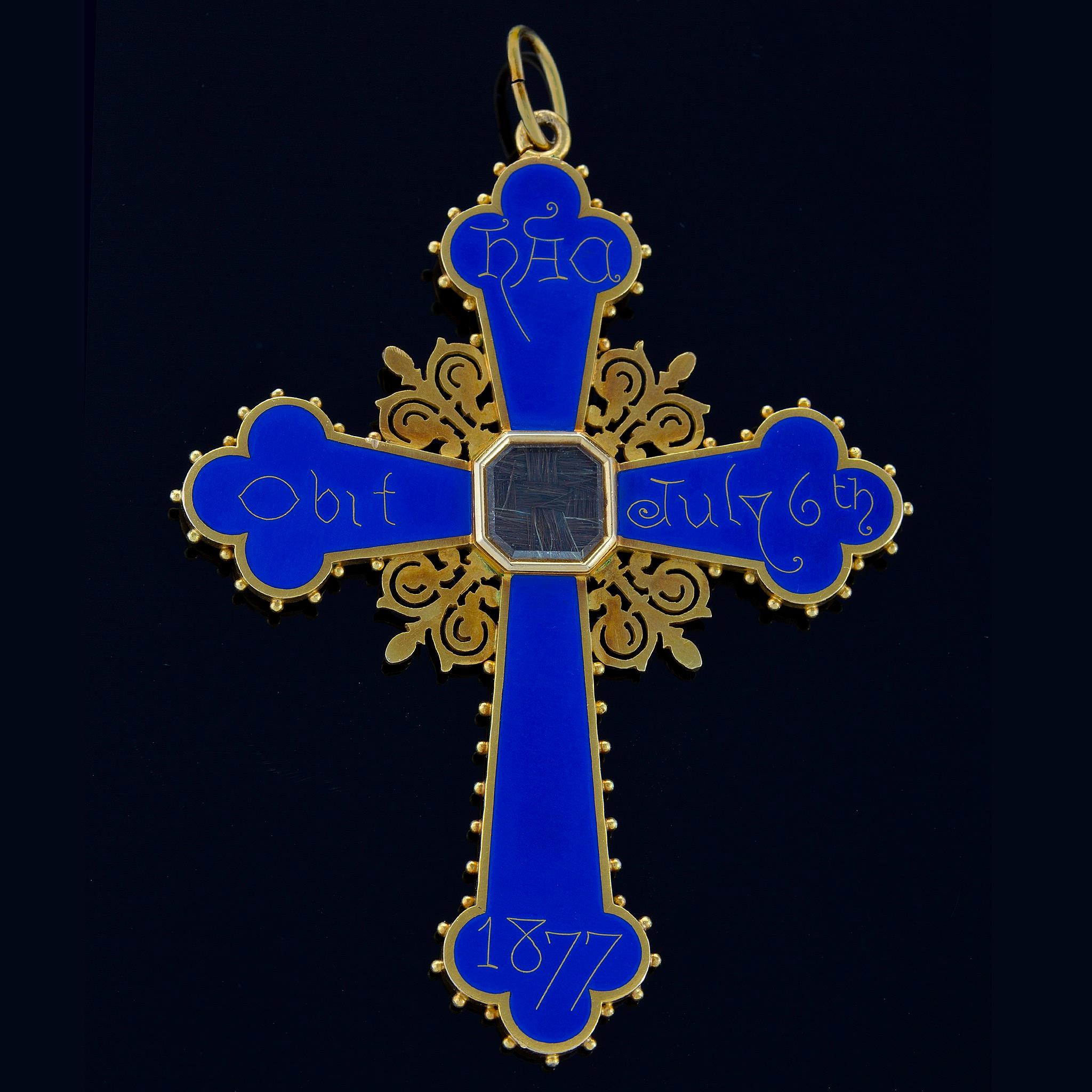 Collier pendentif croix en émail et or en vente 1