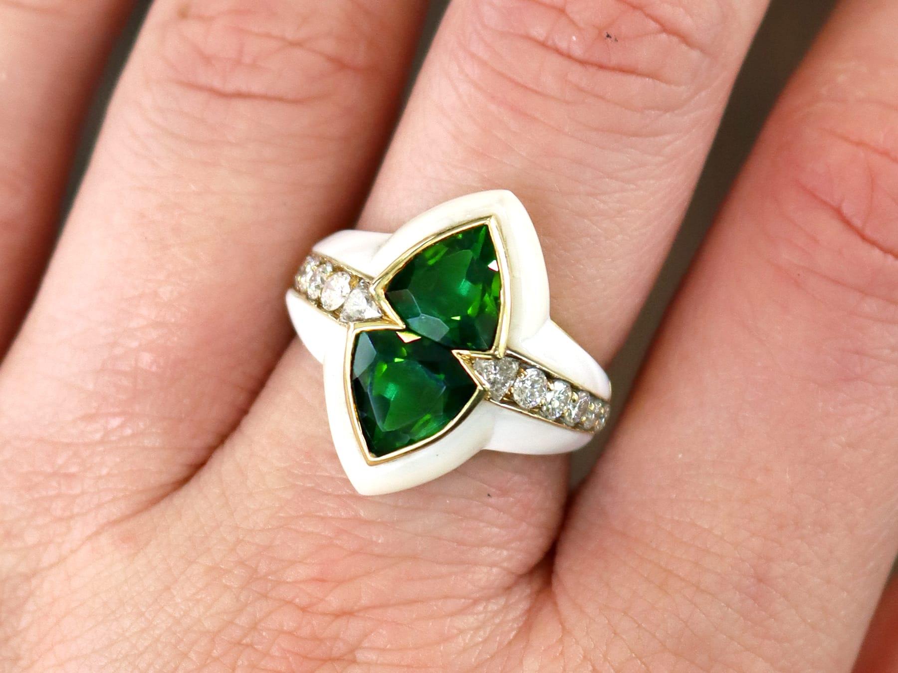 Anello con smalto e tormalina verde e diamanti in oro giallo In condizioni ottime in vendita a Jesmond, Newcastle Upon Tyne