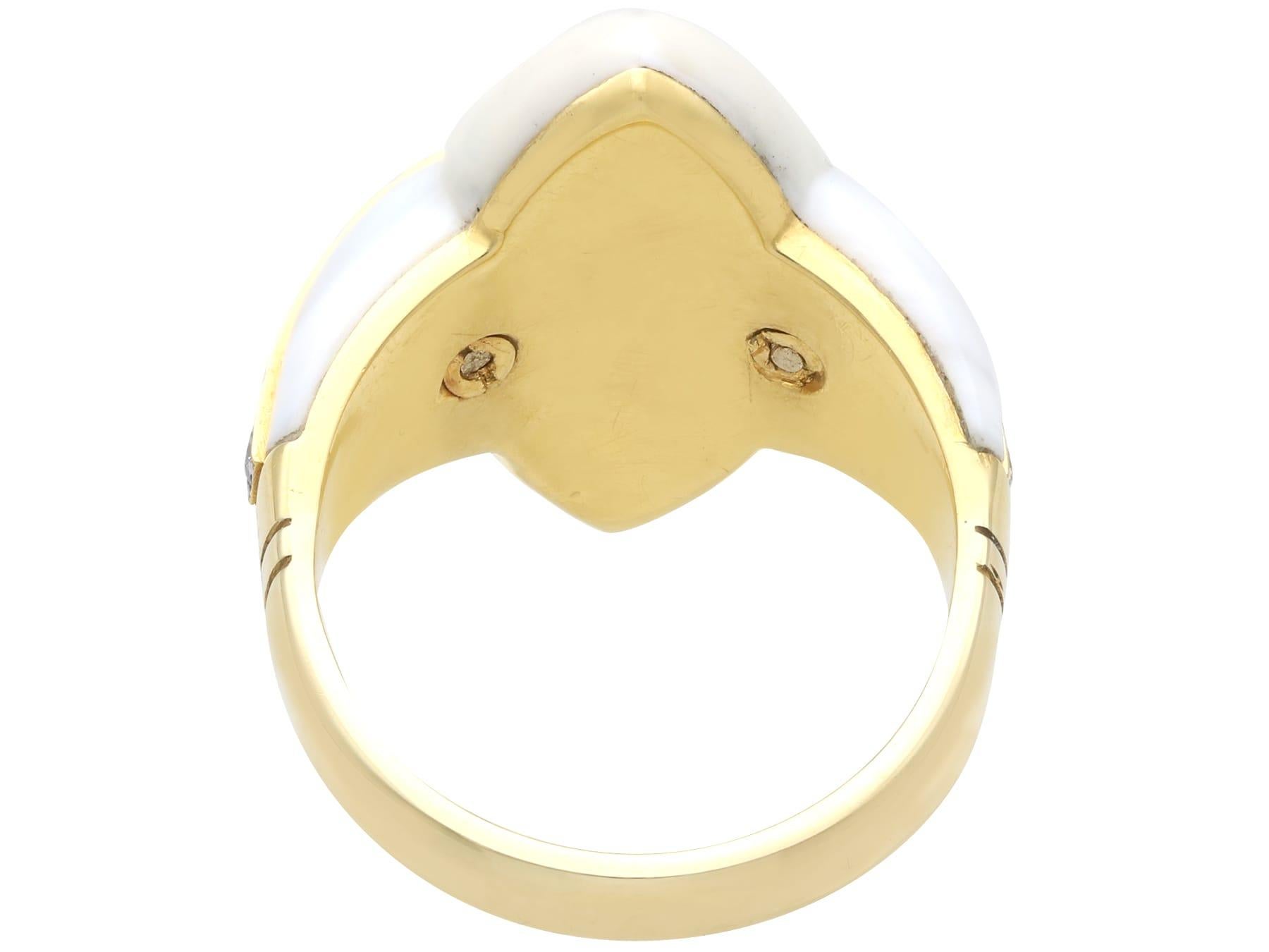 Anello con smalto e tormalina verde e diamanti in oro giallo in vendita 2