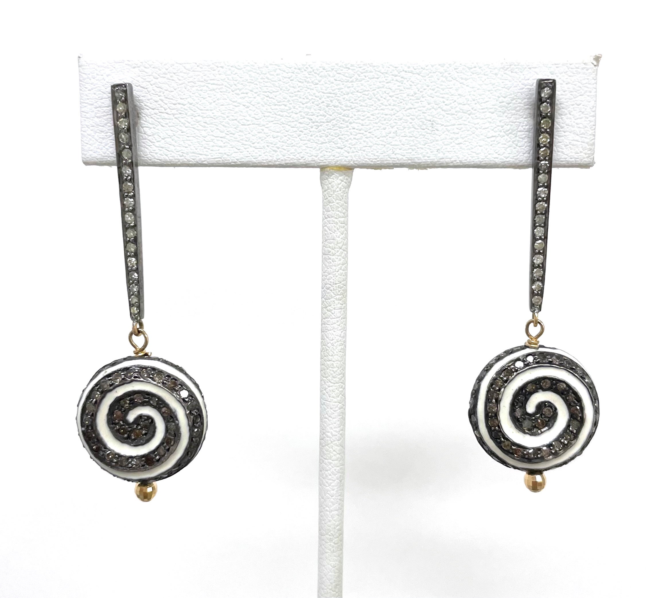 Description
Stylish enamel and pave diamond pinwheel design whimsical earrings.
Item # E2929

Materials and Weight
Ivory color Enamel 16.8 mm
Pave diamonds 2.47 cts.
Rhodium sterling silver
14k posts and jumbo back 

Dimensions 
Length 2