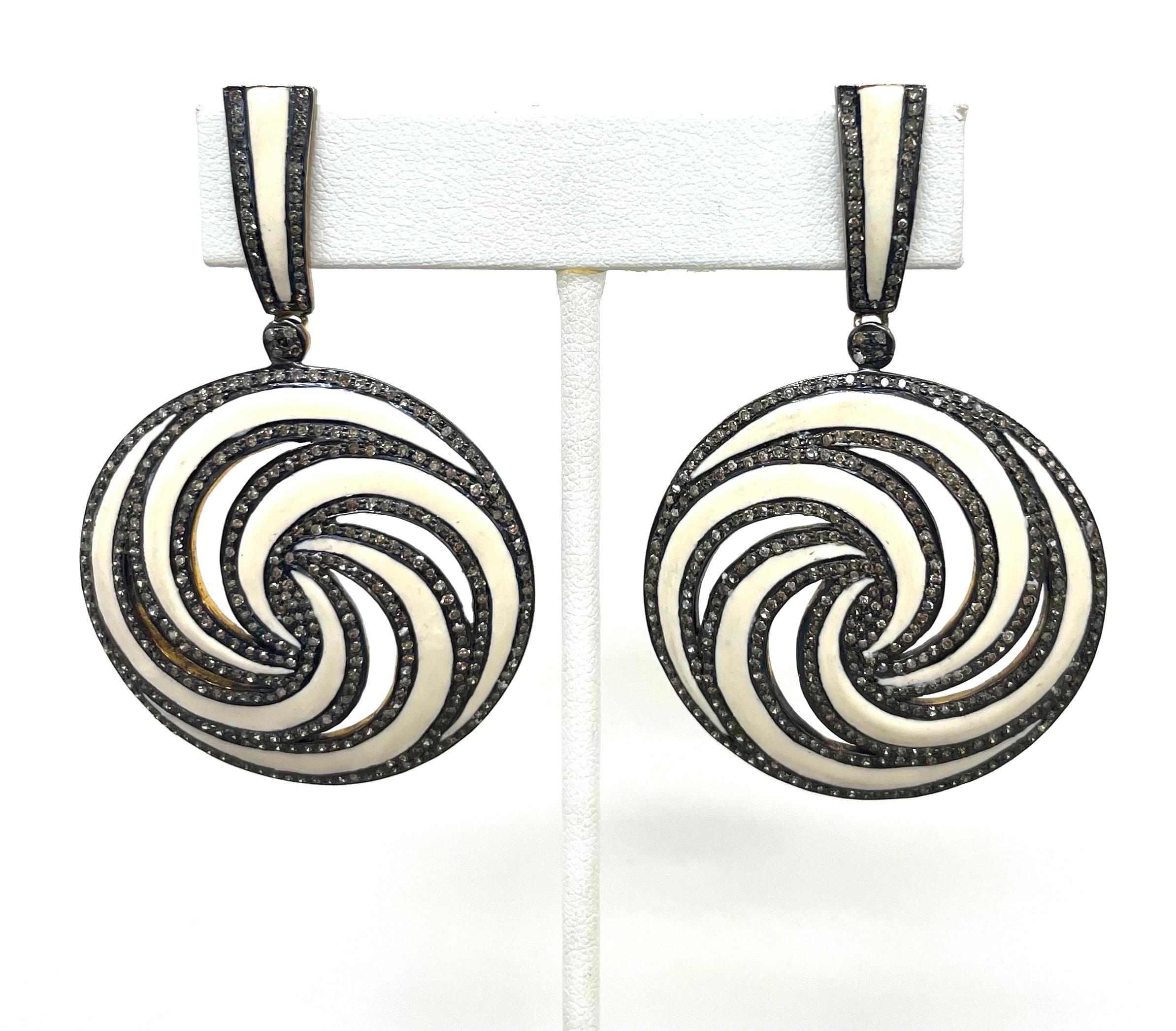  Enamel and Pave Diamond Pinwheel Design Earrings In New Condition For Sale In Laguna Beach, CA