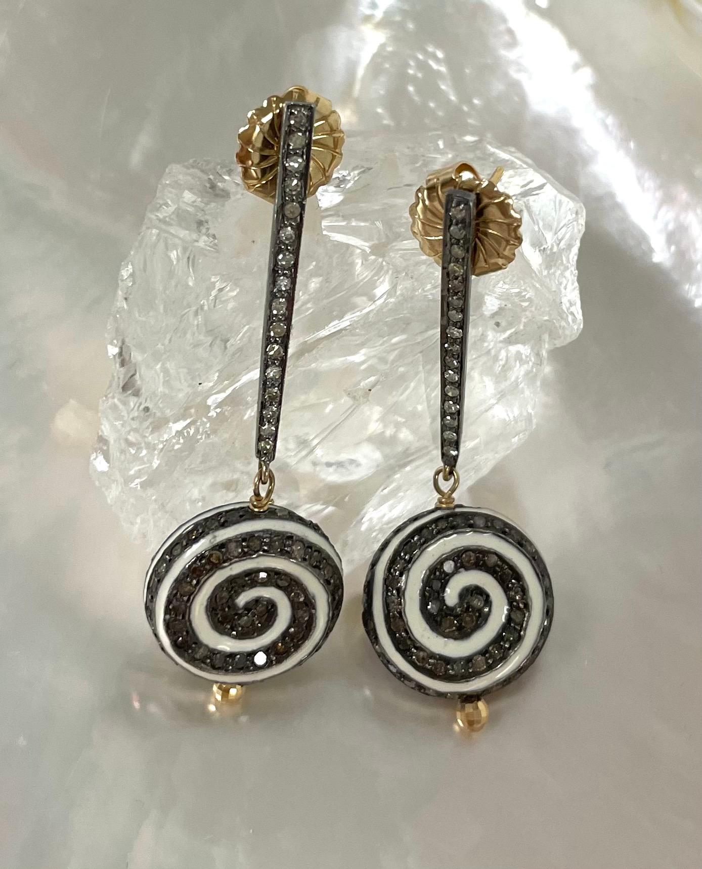Enamel and Pave Diamond Pinwheel Design Earrings In New Condition For Sale In Laguna Beach, CA