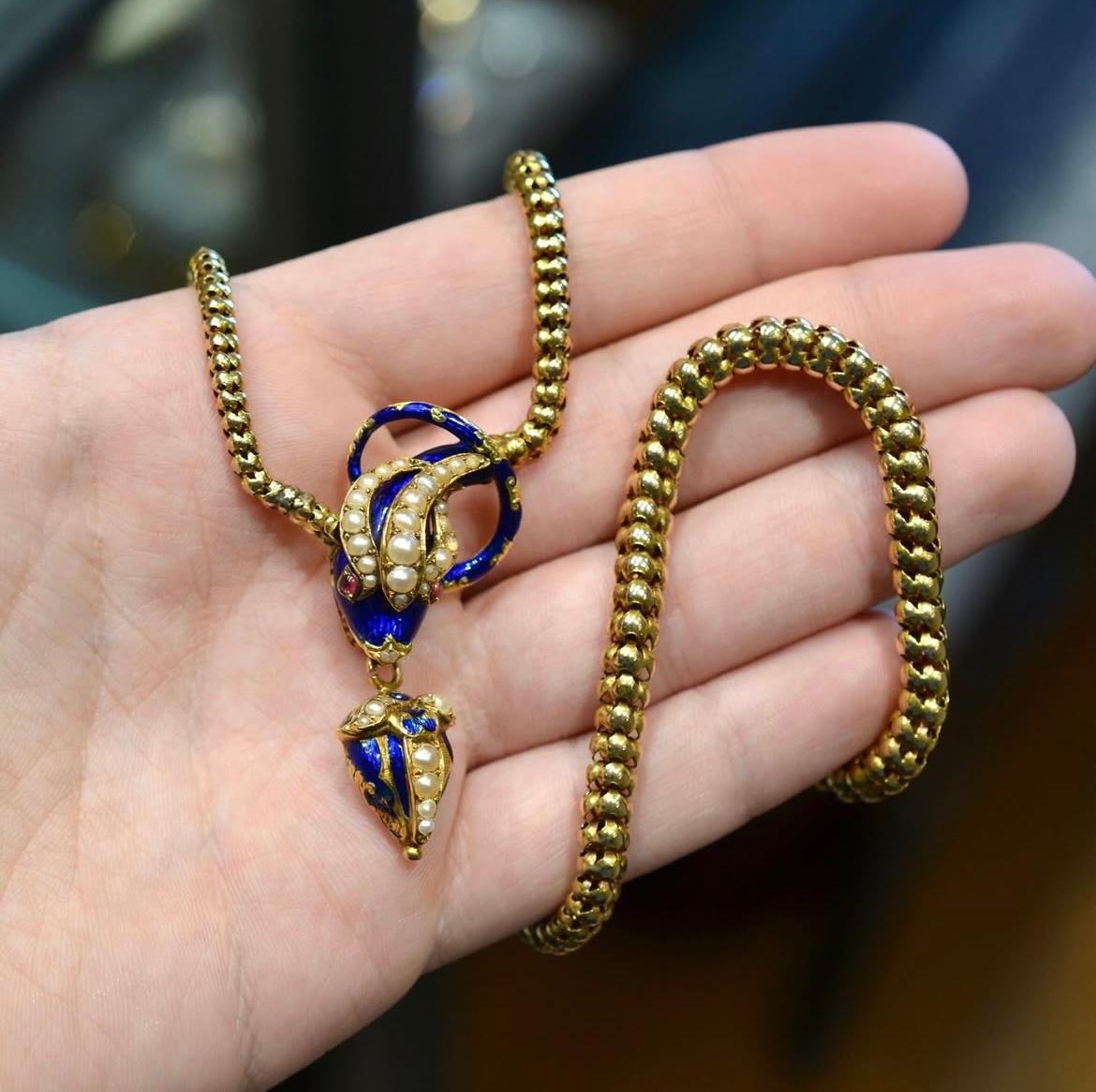 Enamel And Seed Pearl Snake Necklace Mid-19Th Century In Excellent Condition For Sale In Firenze, IT
