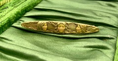 Broche Art nouveau jeune femme en or 14 carats émaillée, circa 1900
