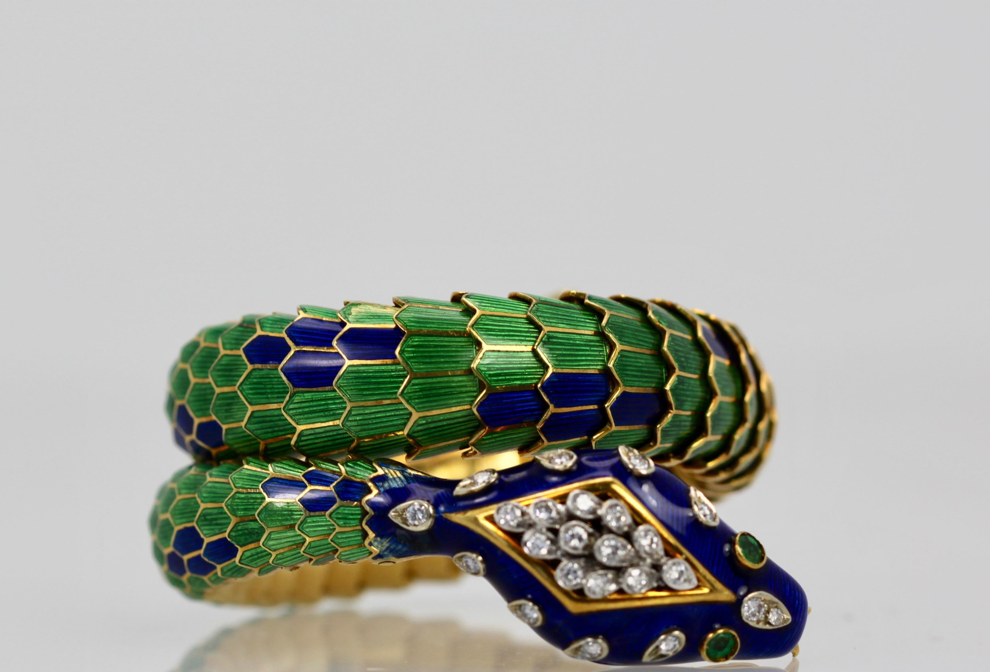 Enamel Articulated Snake Serpent Bracelet Diamond Head 18 Karat In Excellent Condition For Sale In North Hollywood, CA