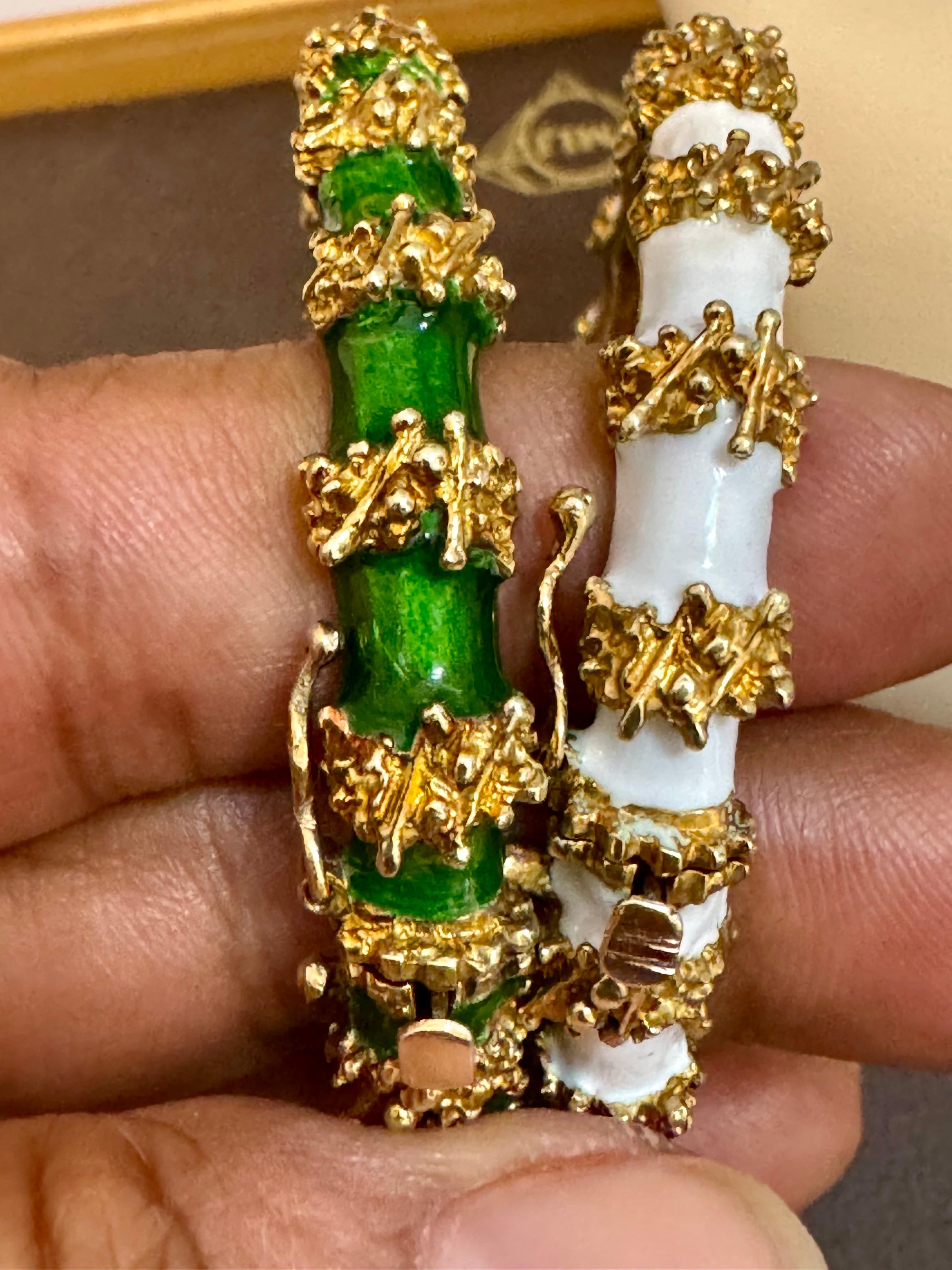 Paire de bracelets et bracelets en or jaune 18 carats, 75 g en vente 4