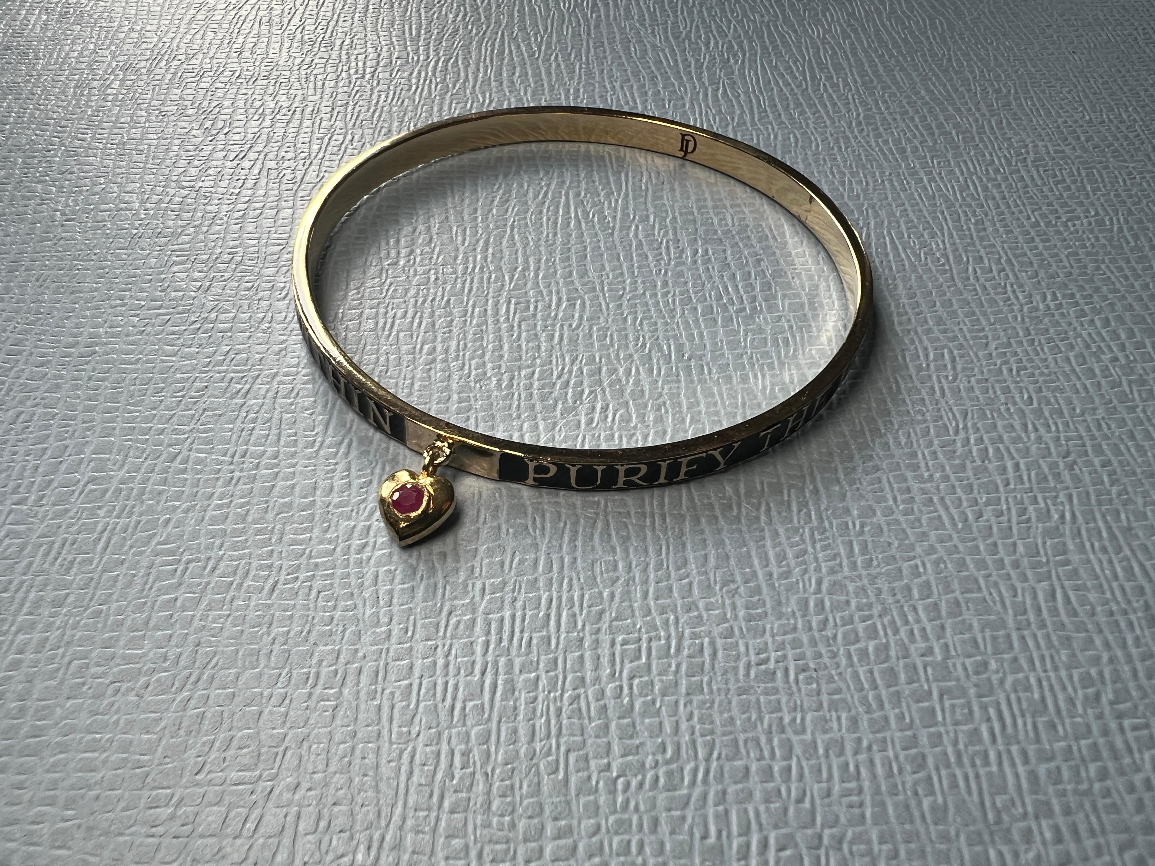Brazalete de estilo victoriano Corazón de rubí esmaltado negro en venta 2