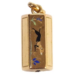 Anhänger mit Emaille-Fassverschluss aus 18k Gold