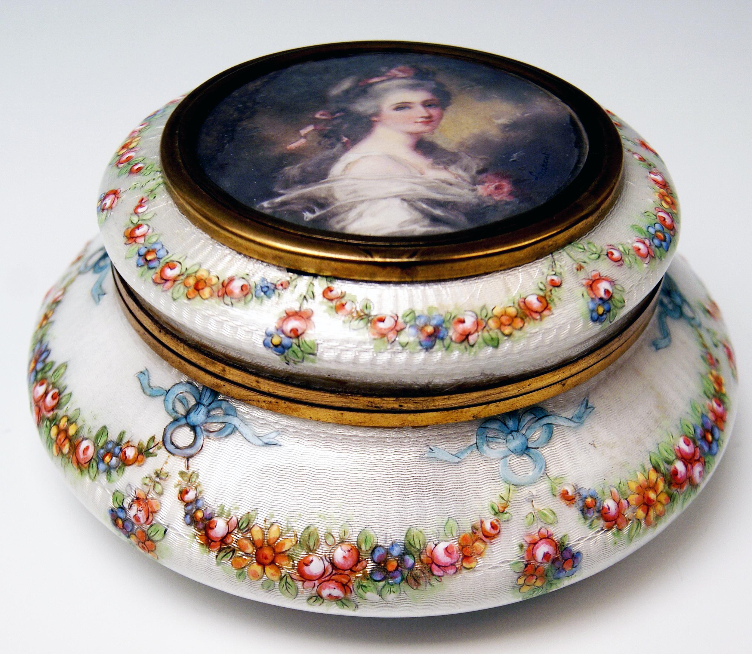 Enamel Box Gilt Inside Painted Flowers Garlands Lady's Portrait, France In Good Condition For Sale In Vienna, AT