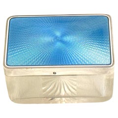 Boîte de table rectangulaire en argent français, émail guilloché bleu clair et cristal