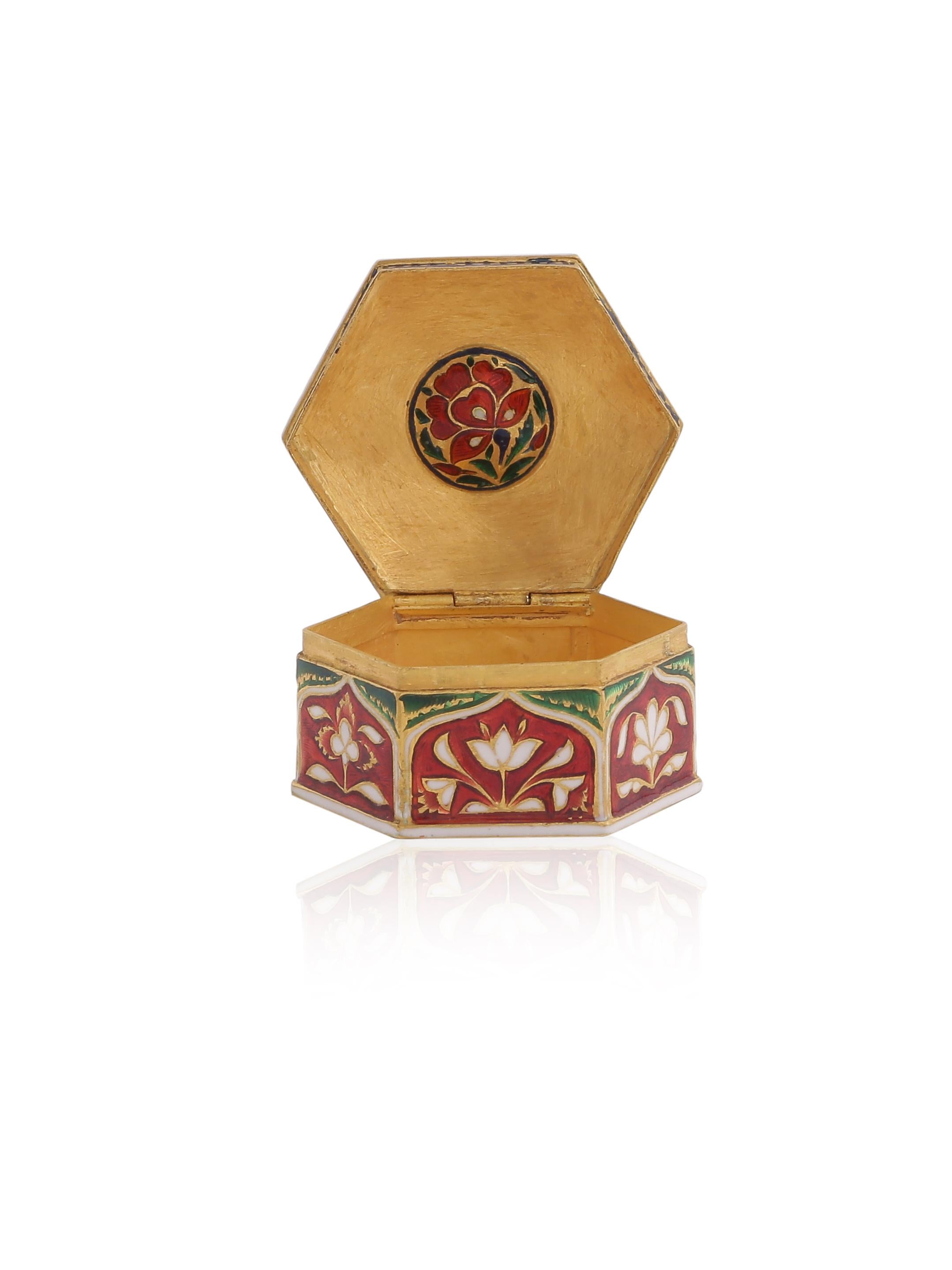Enamel Box with Diamonds Handcrafted in 18 Karat Gold In New Condition For Sale In Jaipur, IN