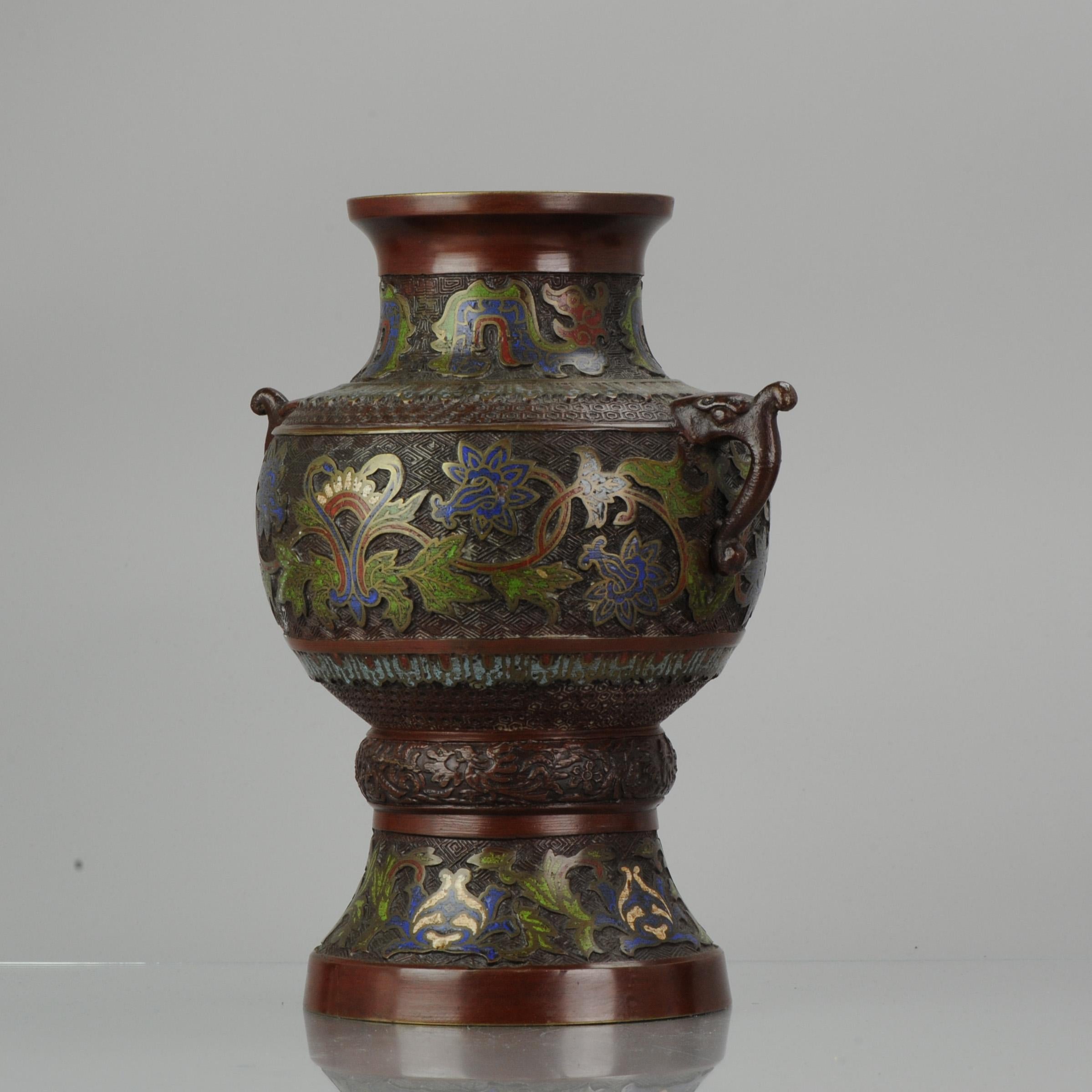 Vase aus Emaille-Bronze in Form eines Glockenvogels, Japan, Edo oder Meiji im Zustand „Gut“ im Angebot in Amsterdam, Noord Holland