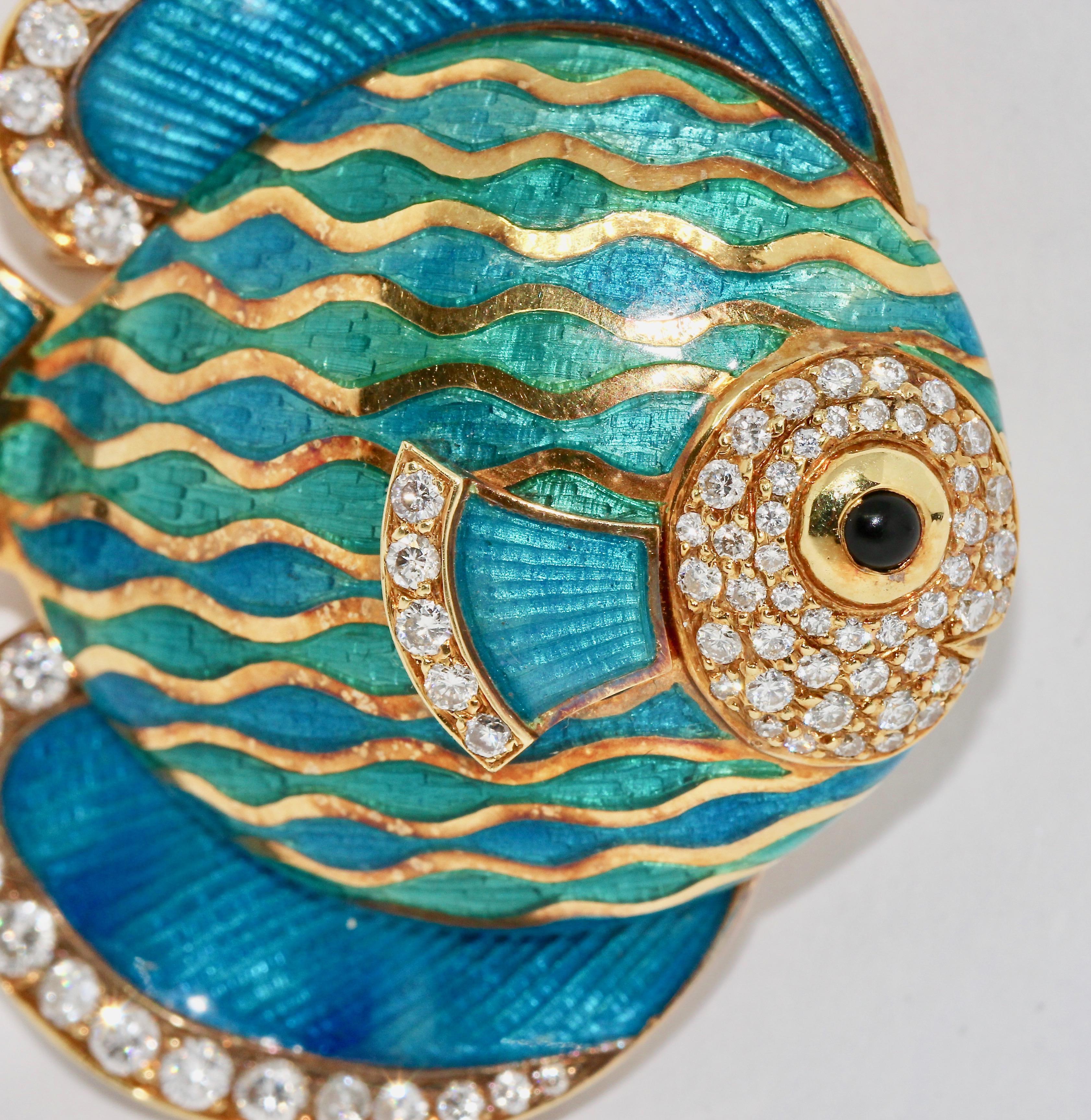 Taille ronde Broche et pendentif en émail représentant un poisson ornemental exotique, en or 18 carats et diamants en vente