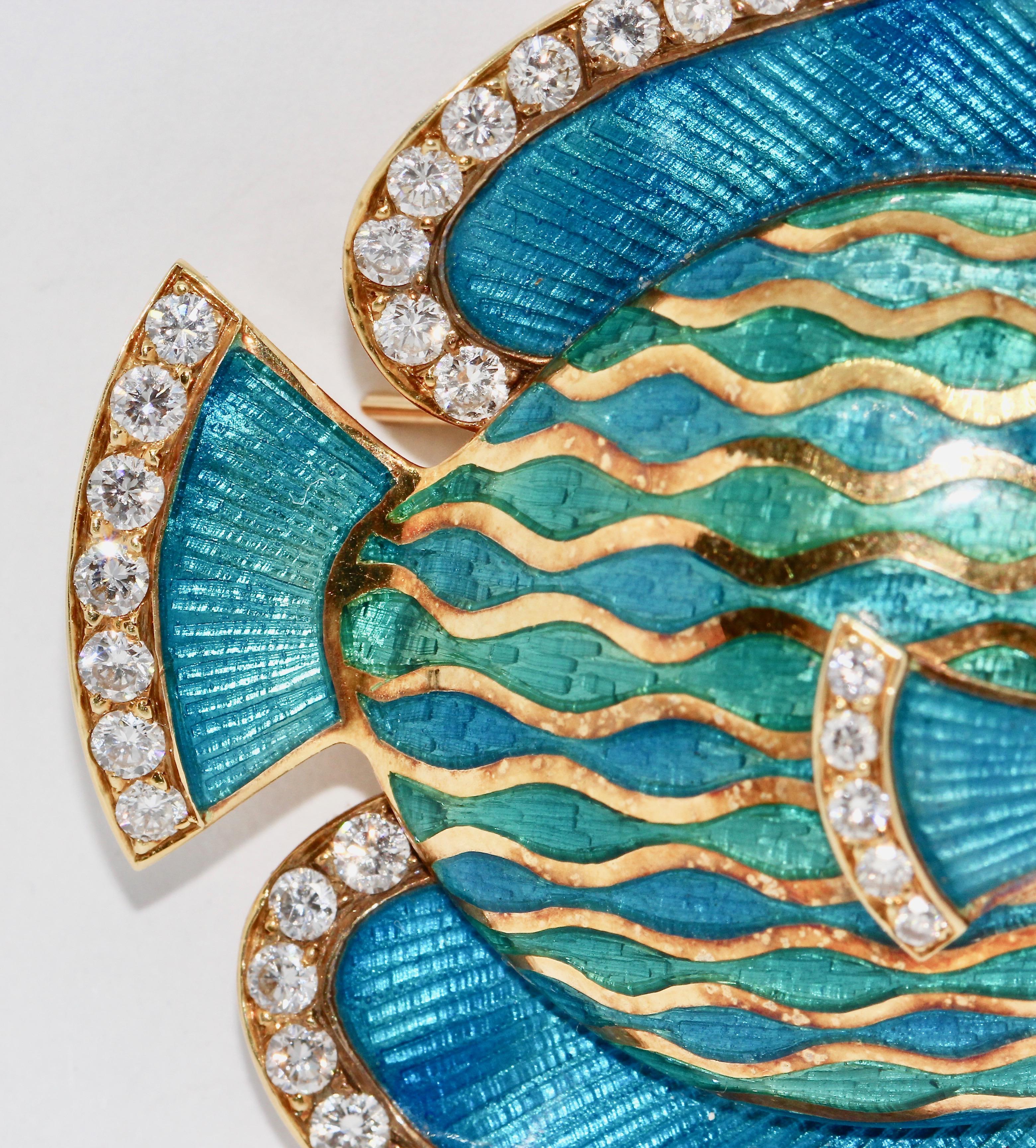 Broche et pendentif en émail représentant un poisson ornemental exotique, en or 18 carats et diamants Excellent état - En vente à Berlin, DE