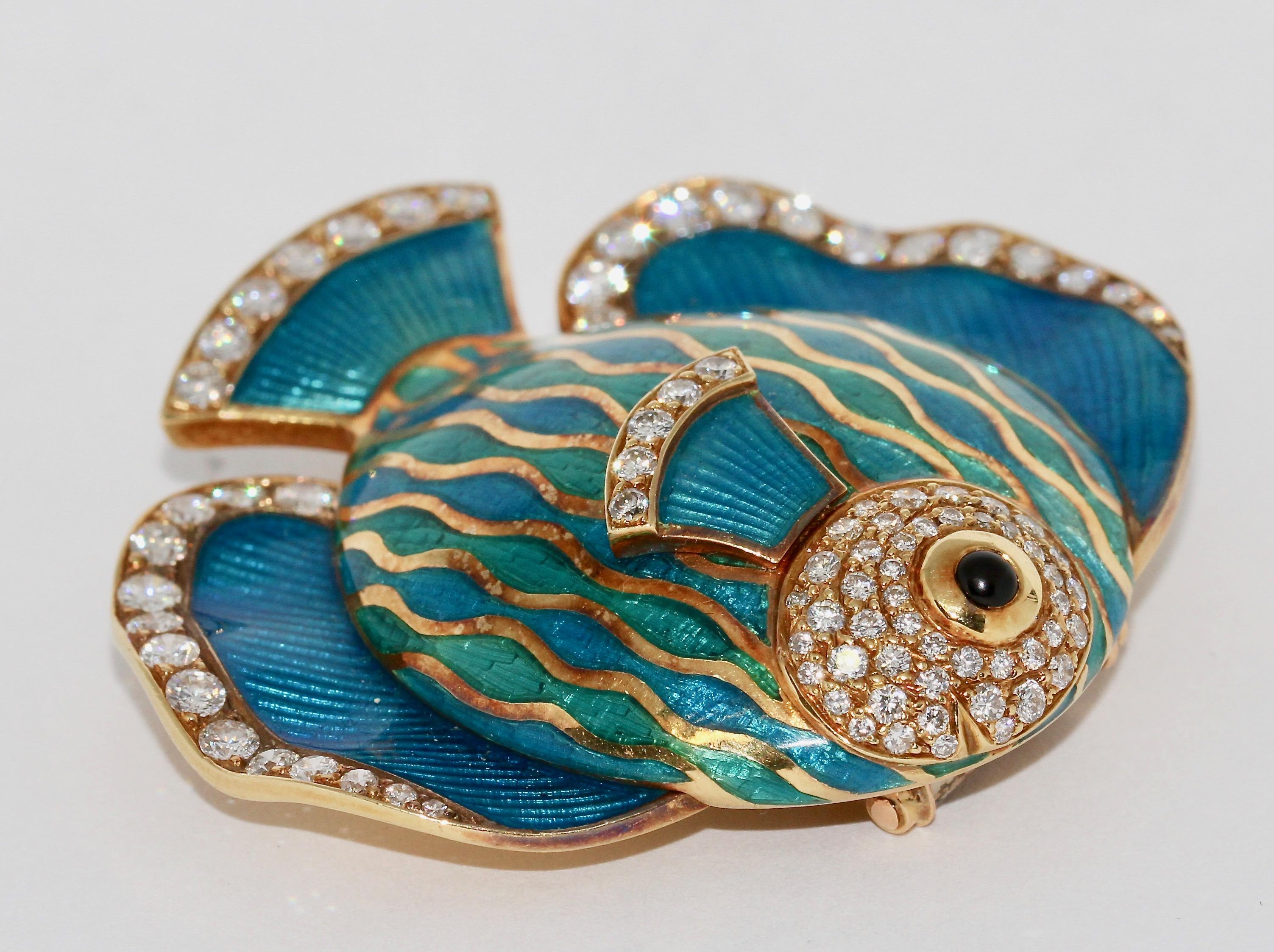 Broche et pendentif en émail représentant un poisson ornemental exotique, en or 18 carats et diamants en vente 2