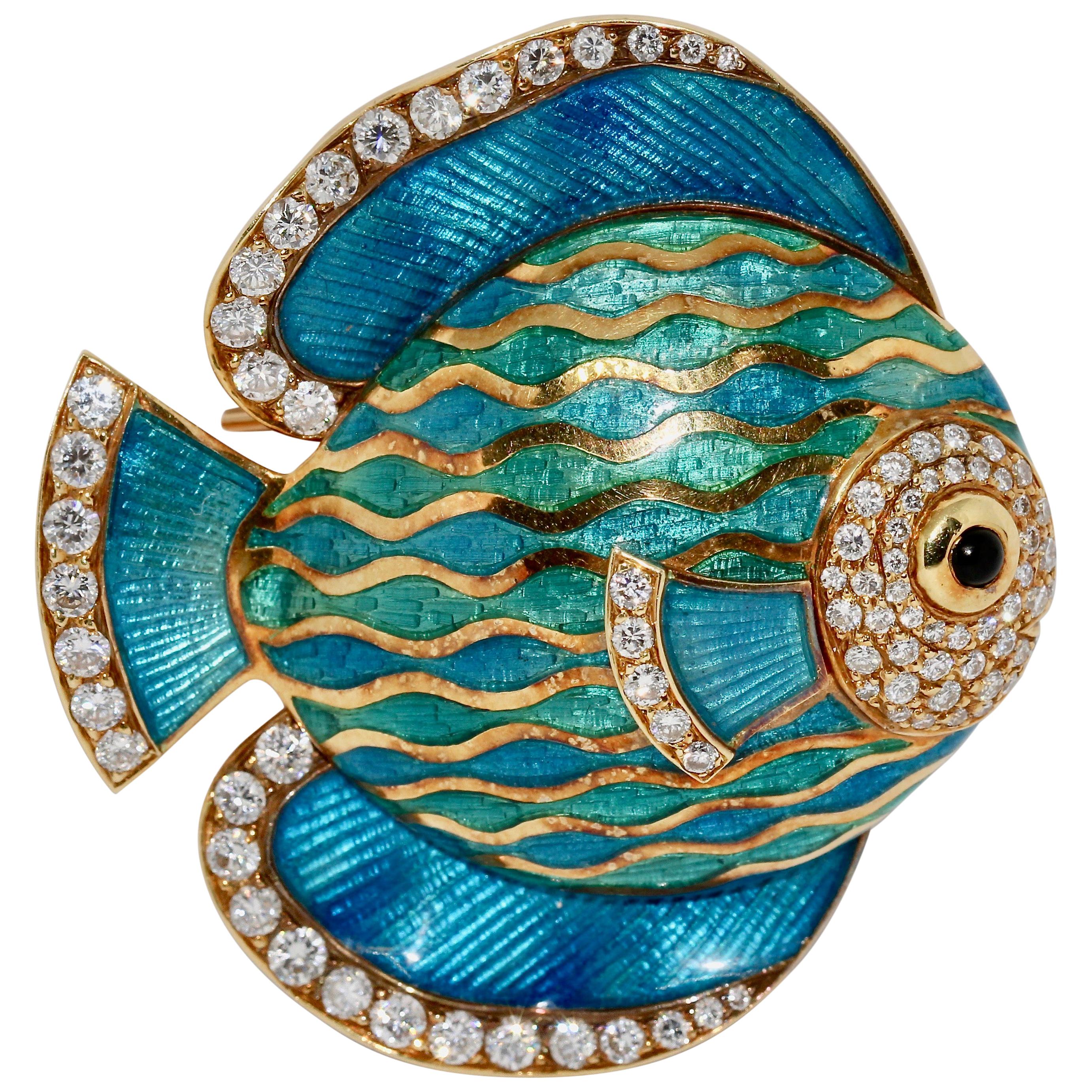 Broche et pendentif en émail représentant un poisson ornemental exotique, en or 18 carats et diamants en vente