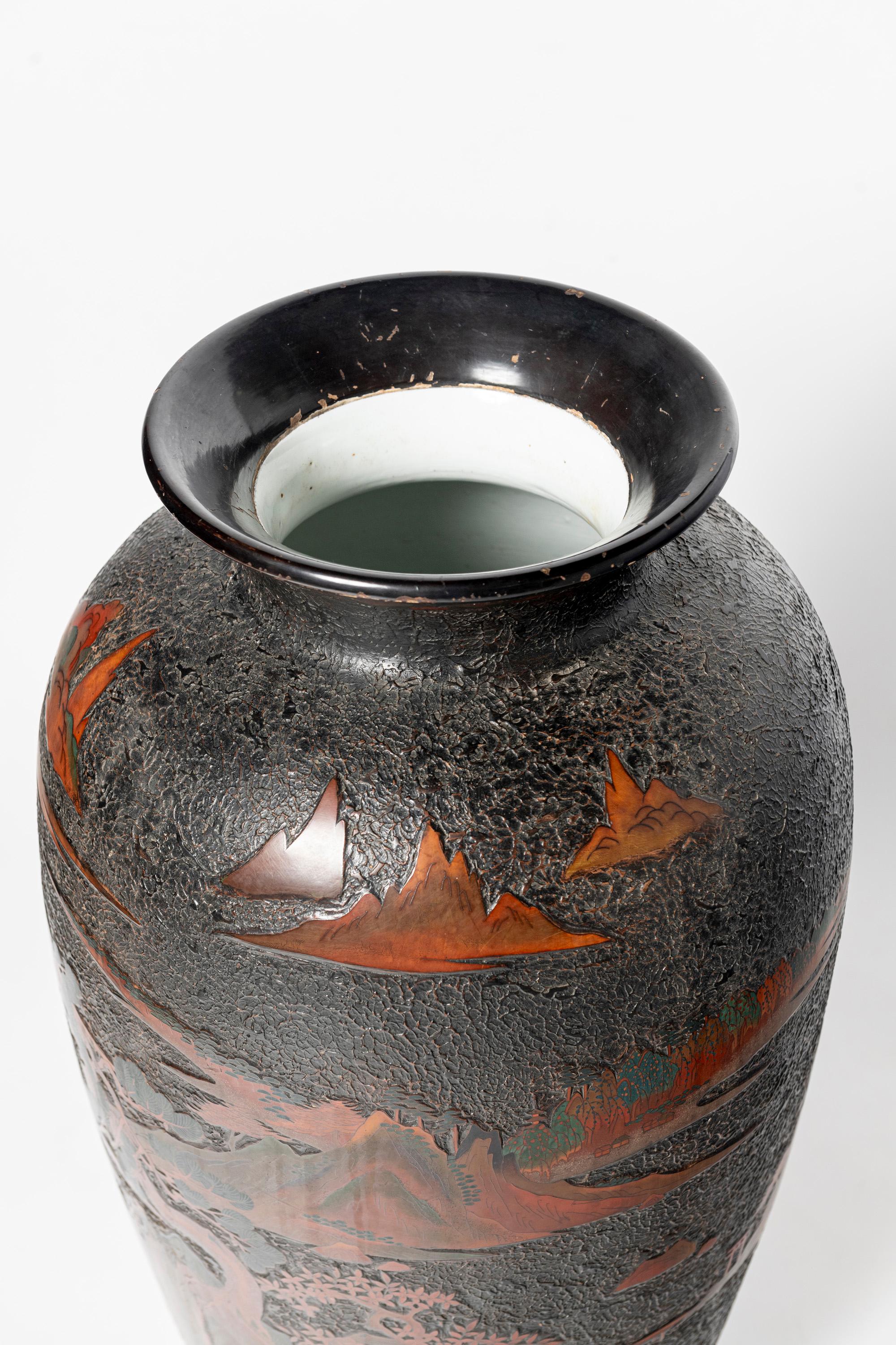 Giapponese Vaso in ceramica smaltata. Giappone, inizio del XX secolo. in vendita