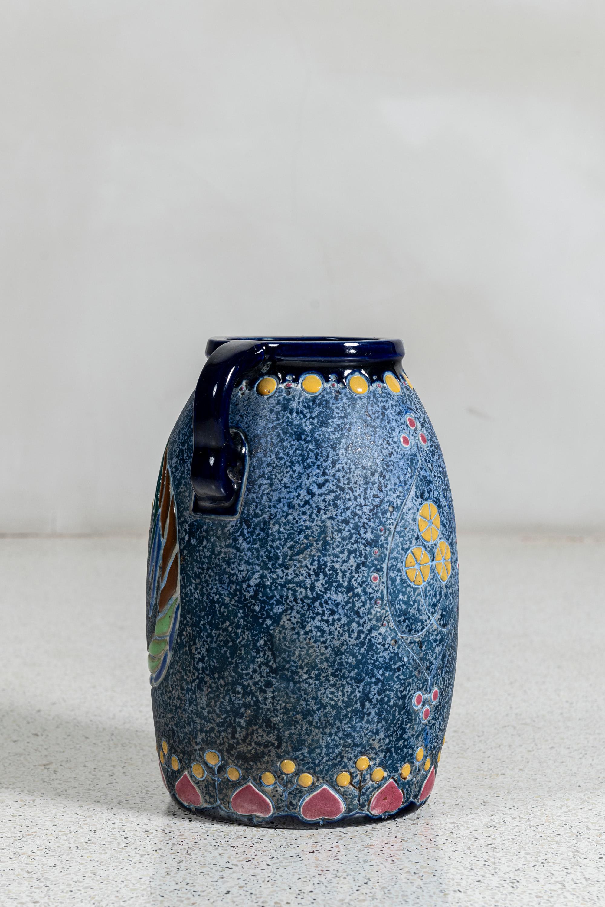 Art déco Vase en céramique émaillée signé Amphora, Autriche, vers 1920. en vente